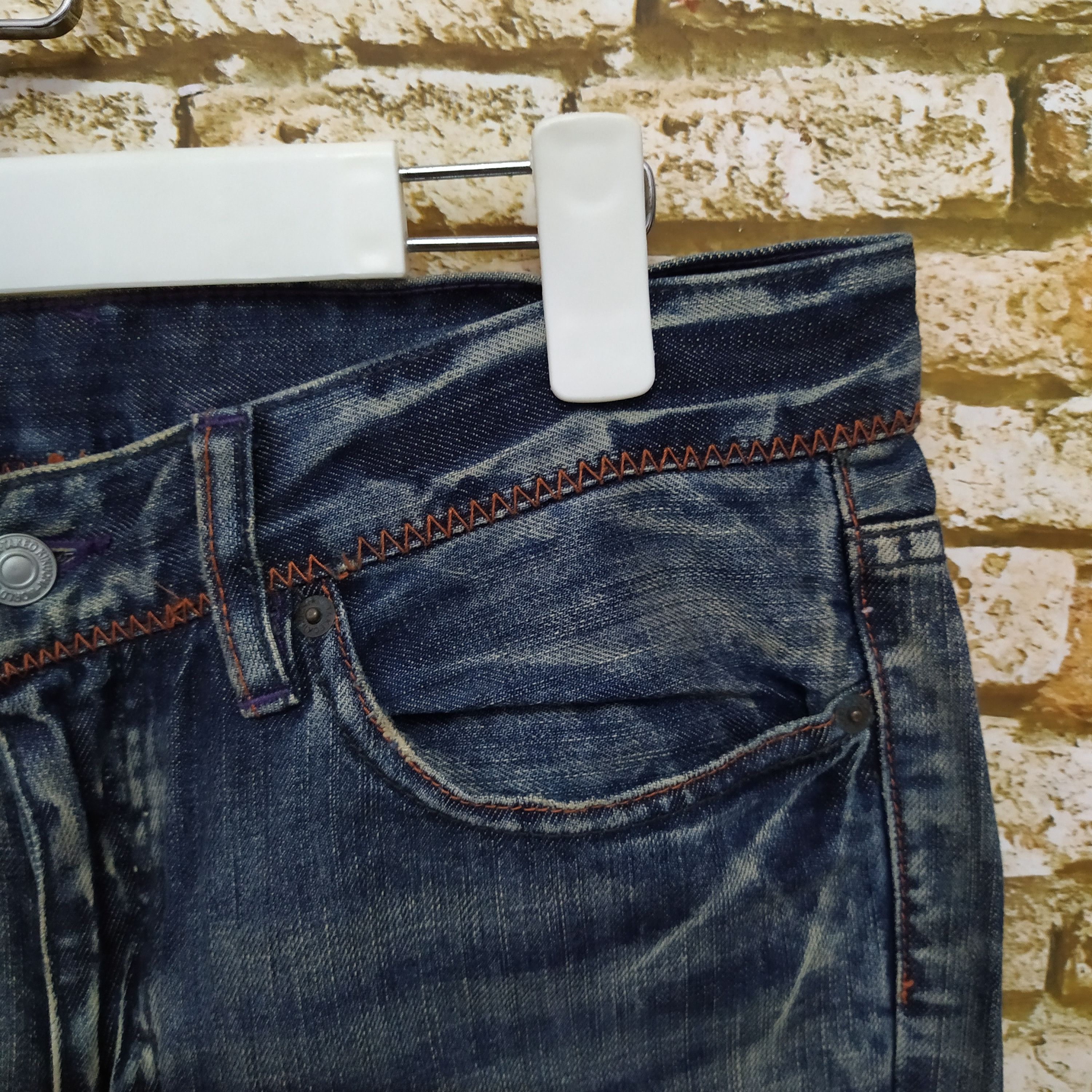 Takeo Kikuchi TAKEO KIKUCHI DENIM DISTRESSED KAPITAL STITCHES (D312) Size US 32 / EU 48 - 4 Thumbnail