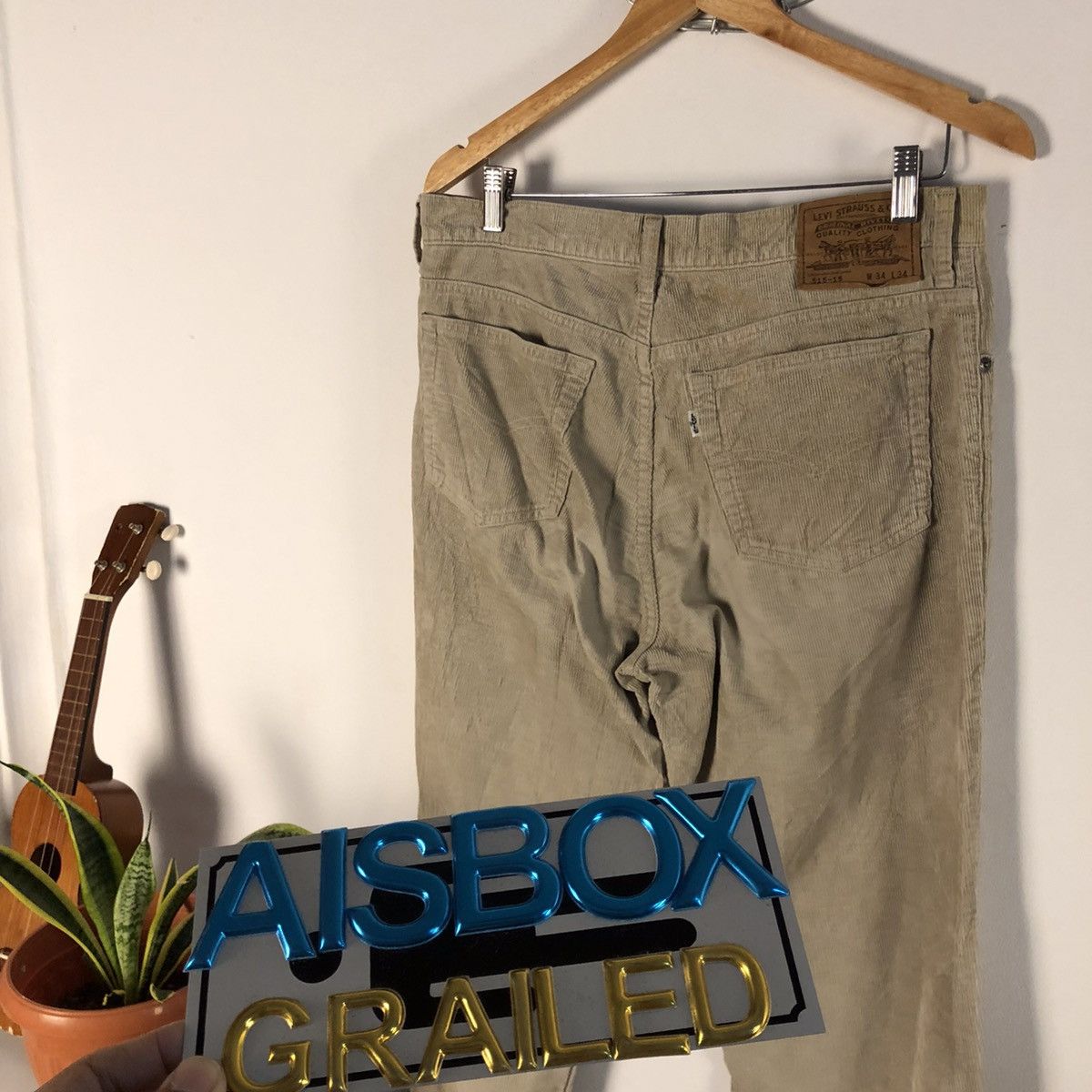 Levi's Steal🔥 Distressed Levi’s Corduroy Denim Size US 34 / EU 50 - 11 Thumbnail