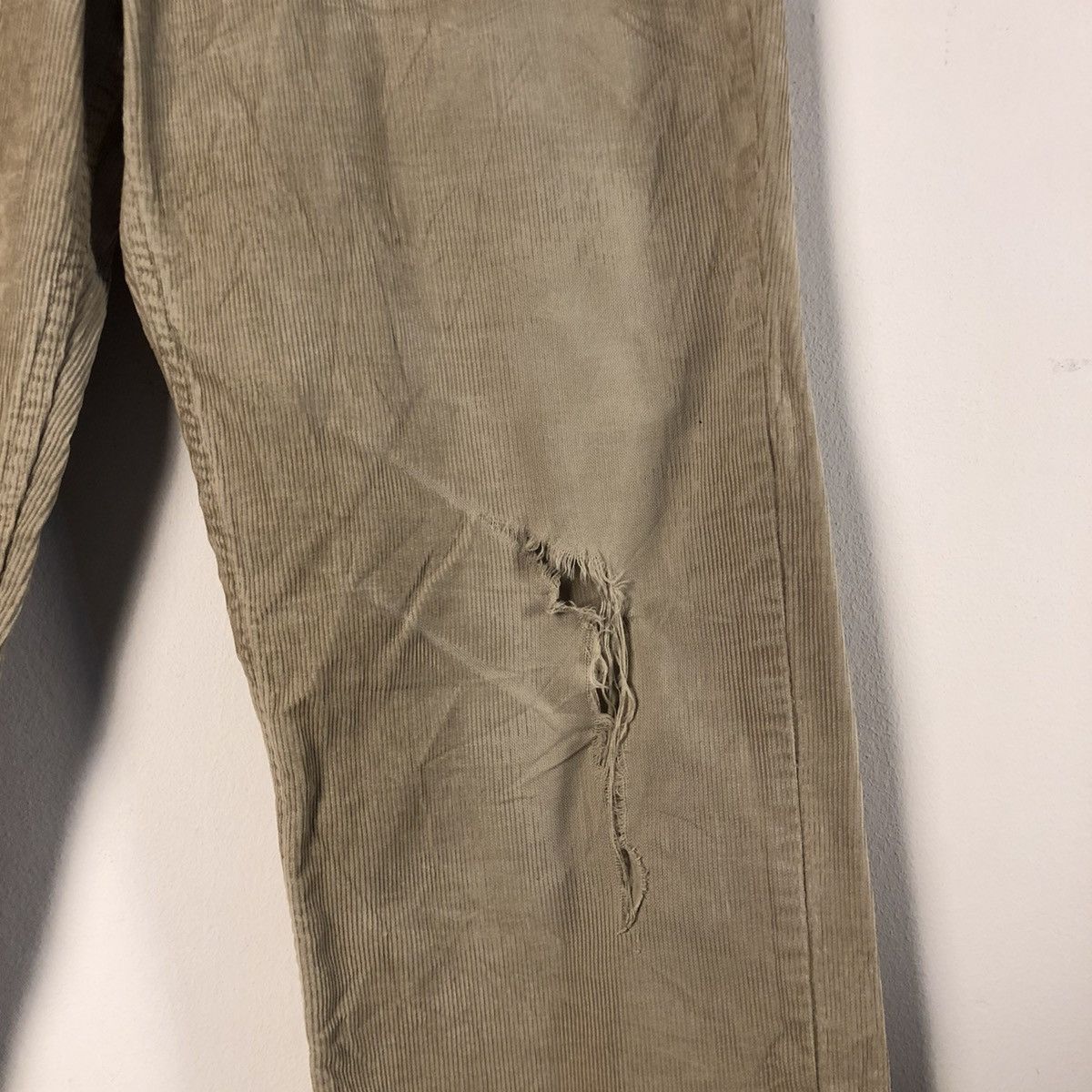 Levi's Steal🔥 Distressed Levi’s Corduroy Denim Size US 34 / EU 50 - 5 Thumbnail