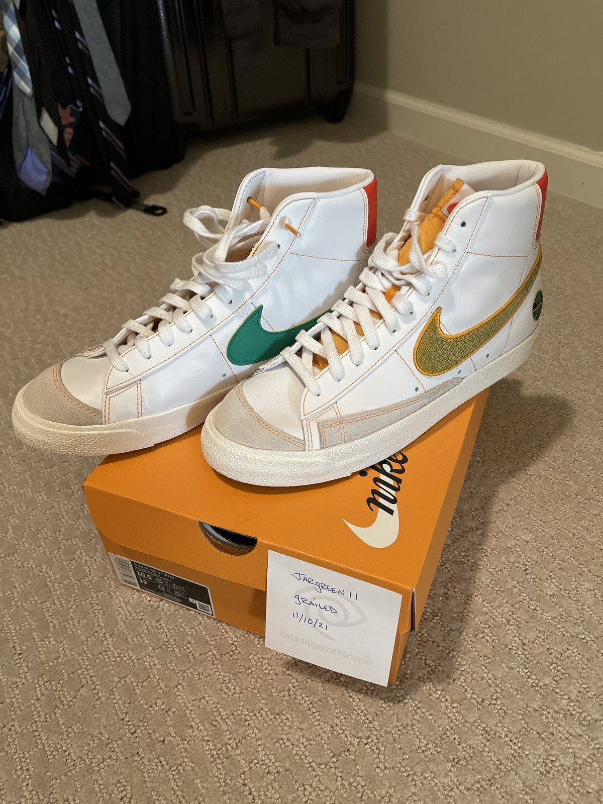 blazer mid 77 raygun