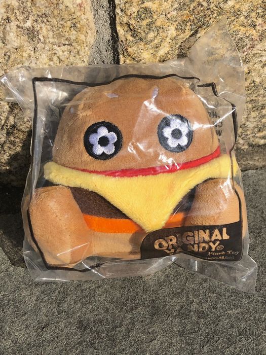 Vandy The Pink Burger Plush Complexcon Exclusive Pin - FW21 - US