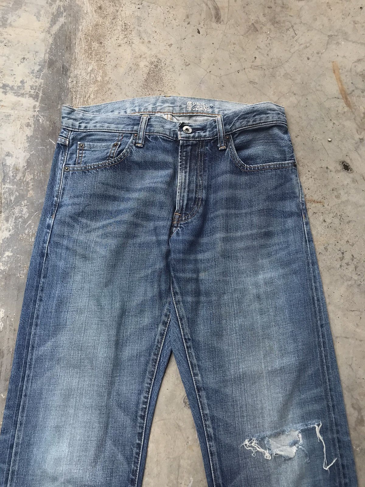 Japanese Brand Distressed Selvedge Denim Uniqlo Regular Fit Blue Wash W31 Size US 31 - 7 Thumbnail