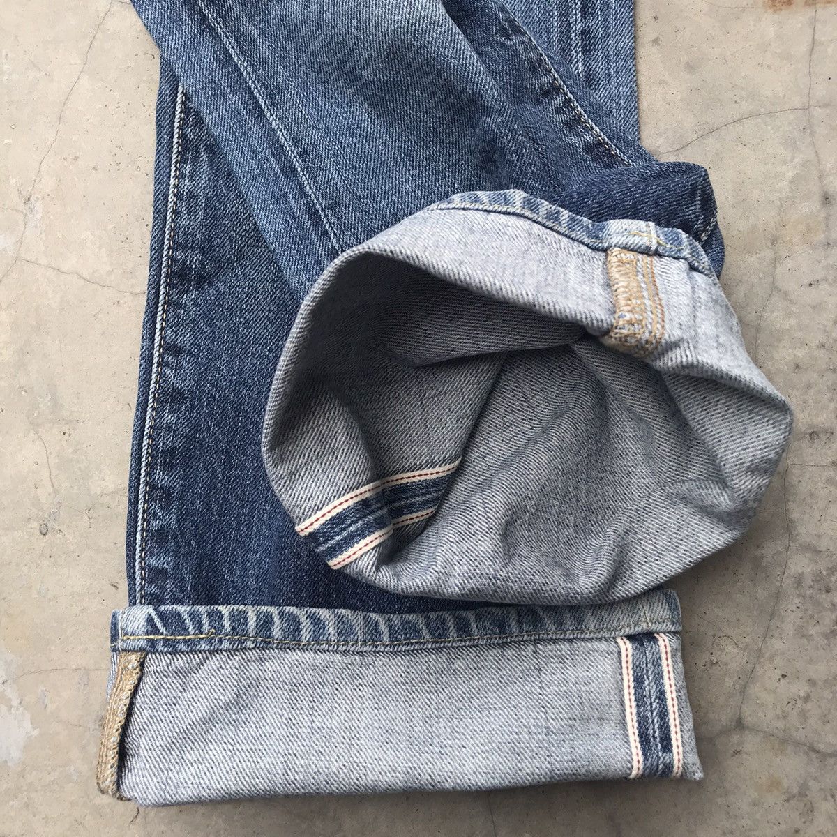 Japanese Brand Distressed Selvedge Denim Uniqlo Regular Fit Blue Wash W31 Size US 31 - 3 Thumbnail