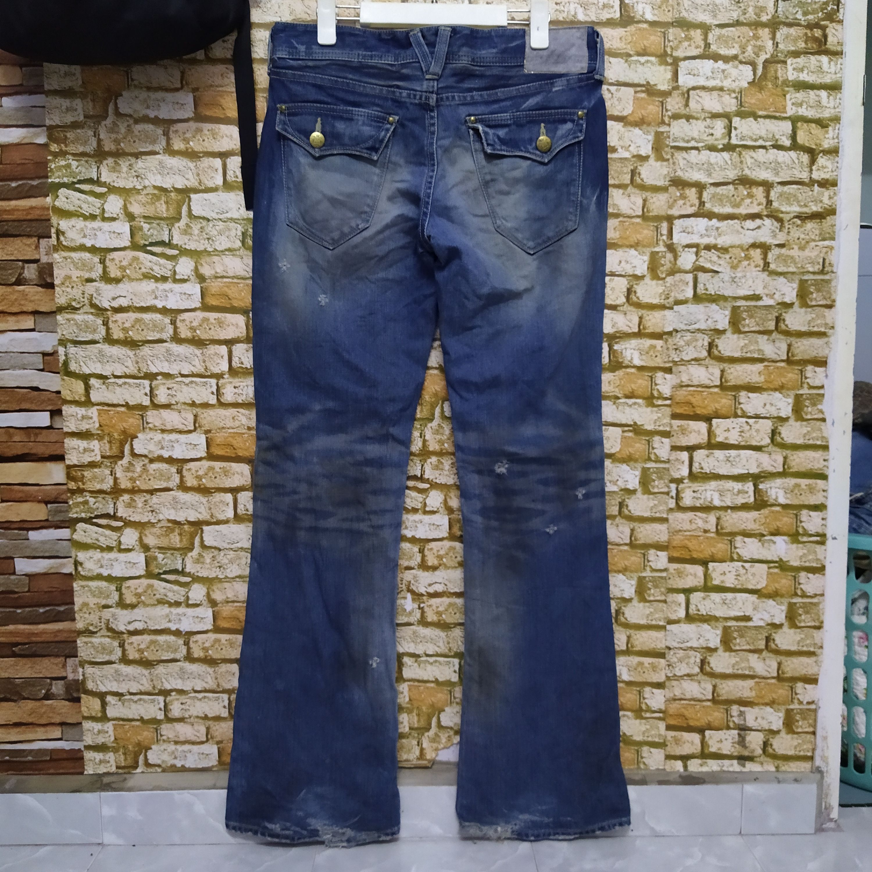 Vanquish VANQUISH GOLD FLARE DISTRESSED DENIM (D316) Size US 33 - 5 Thumbnail