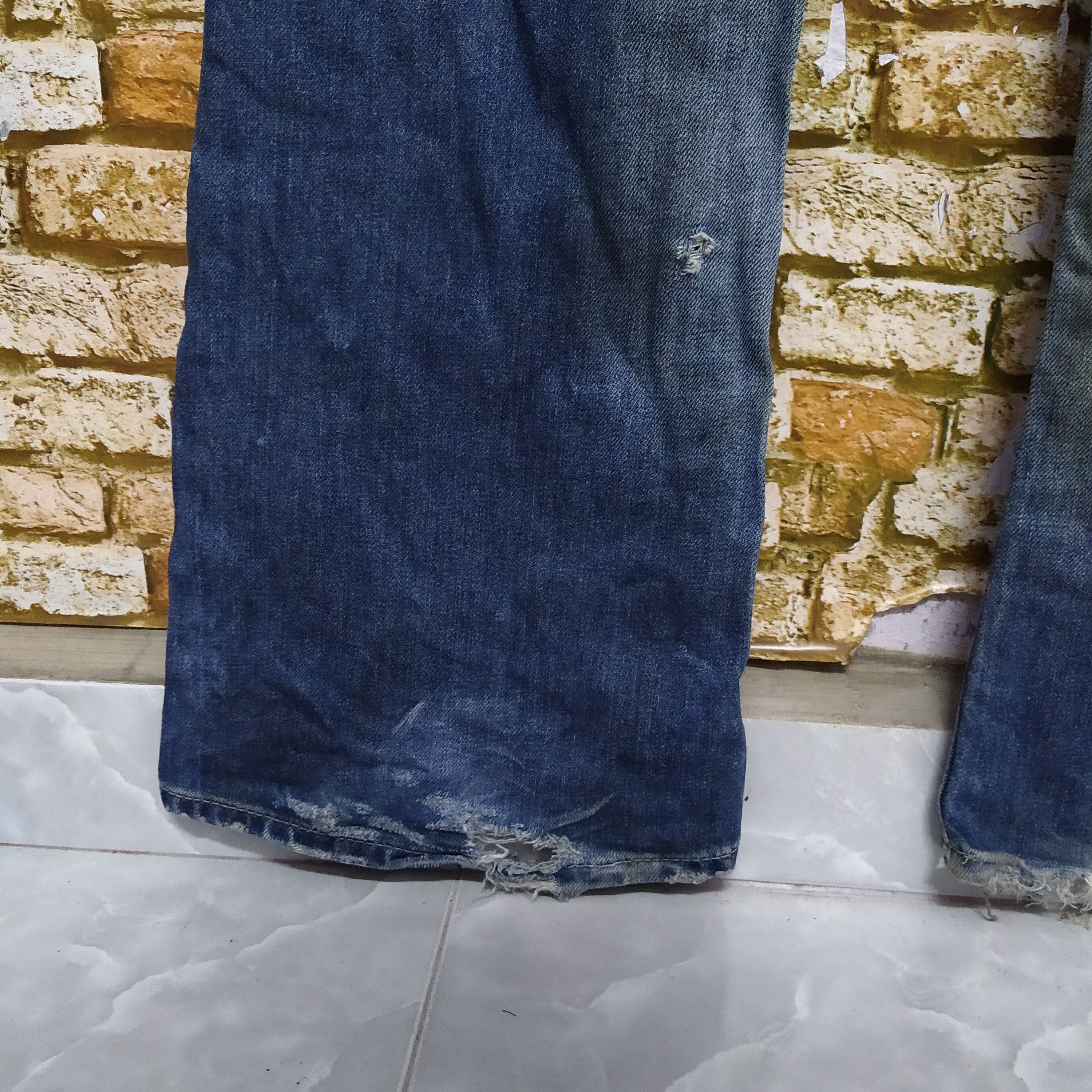 Vanquish VANQUISH GOLD FLARE DISTRESSED DENIM (D316) Size US 33 - 6 Thumbnail
