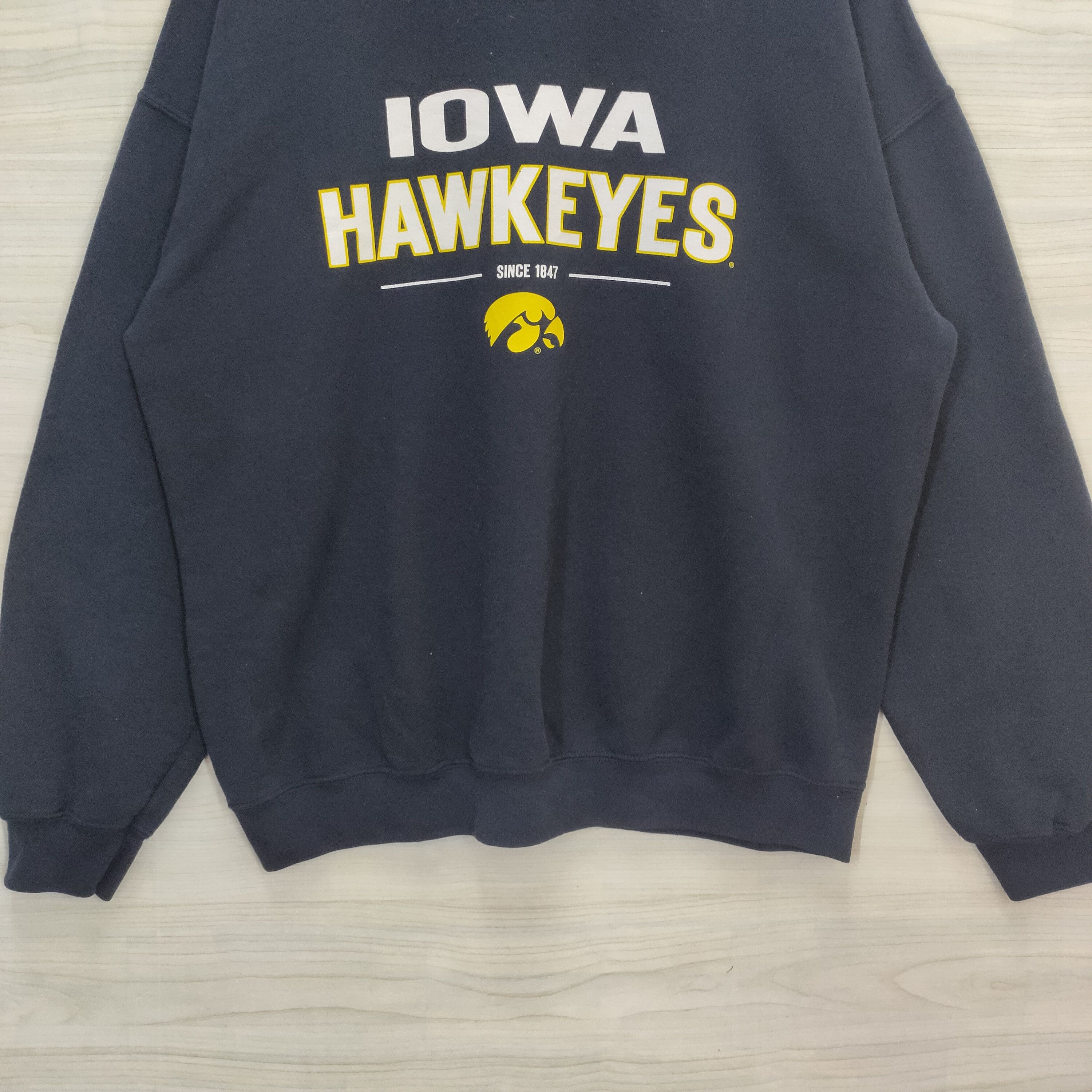 Gildan Y2K Iowa Hawkeyes Crewneck Size US L / EU 52-54 / 3 - 5 Thumbnail