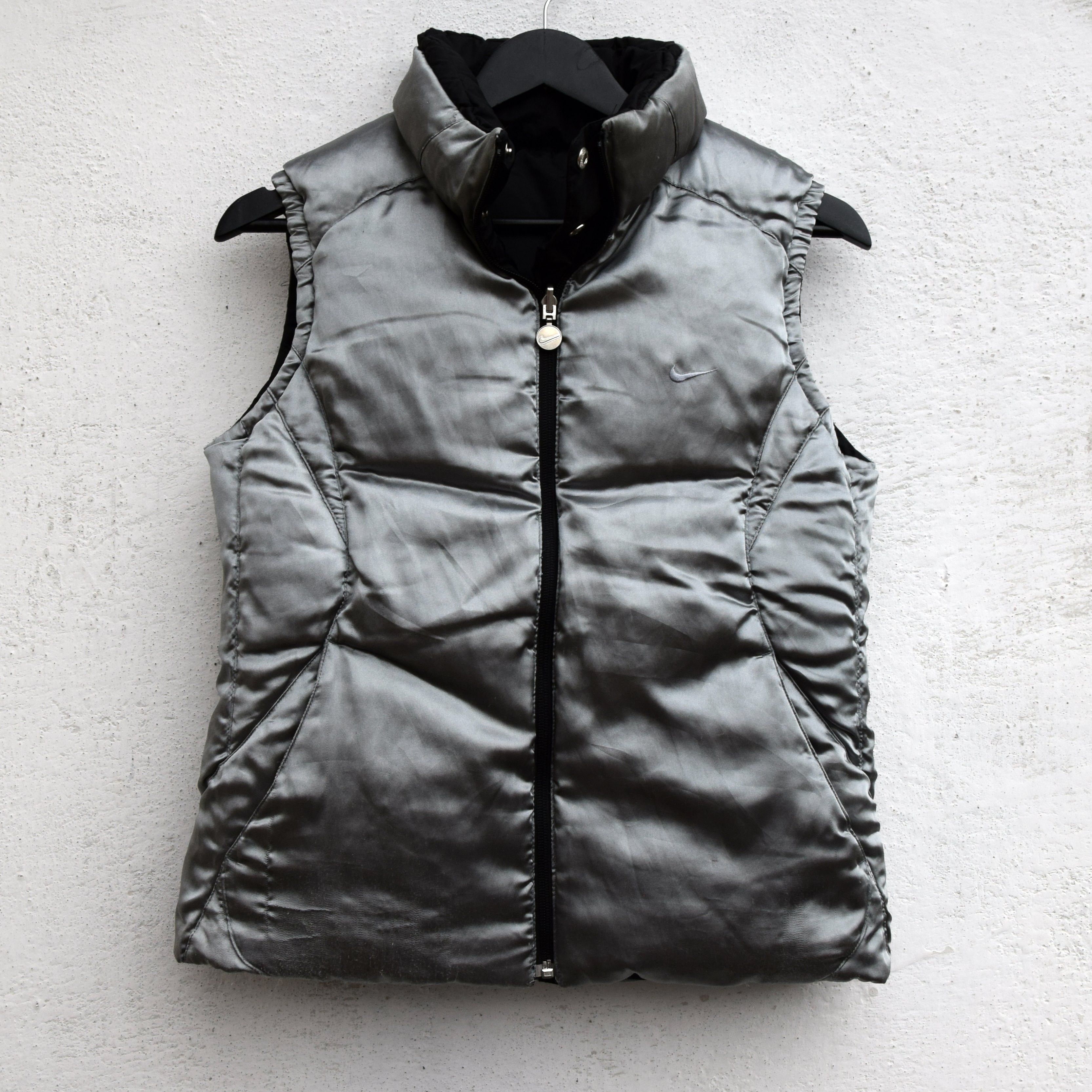 Nike × Vintage WMNS 2007 Small Swoosh Nike Puffer Vest M Size US XS / EU 42 / 0 - 7 Thumbnail