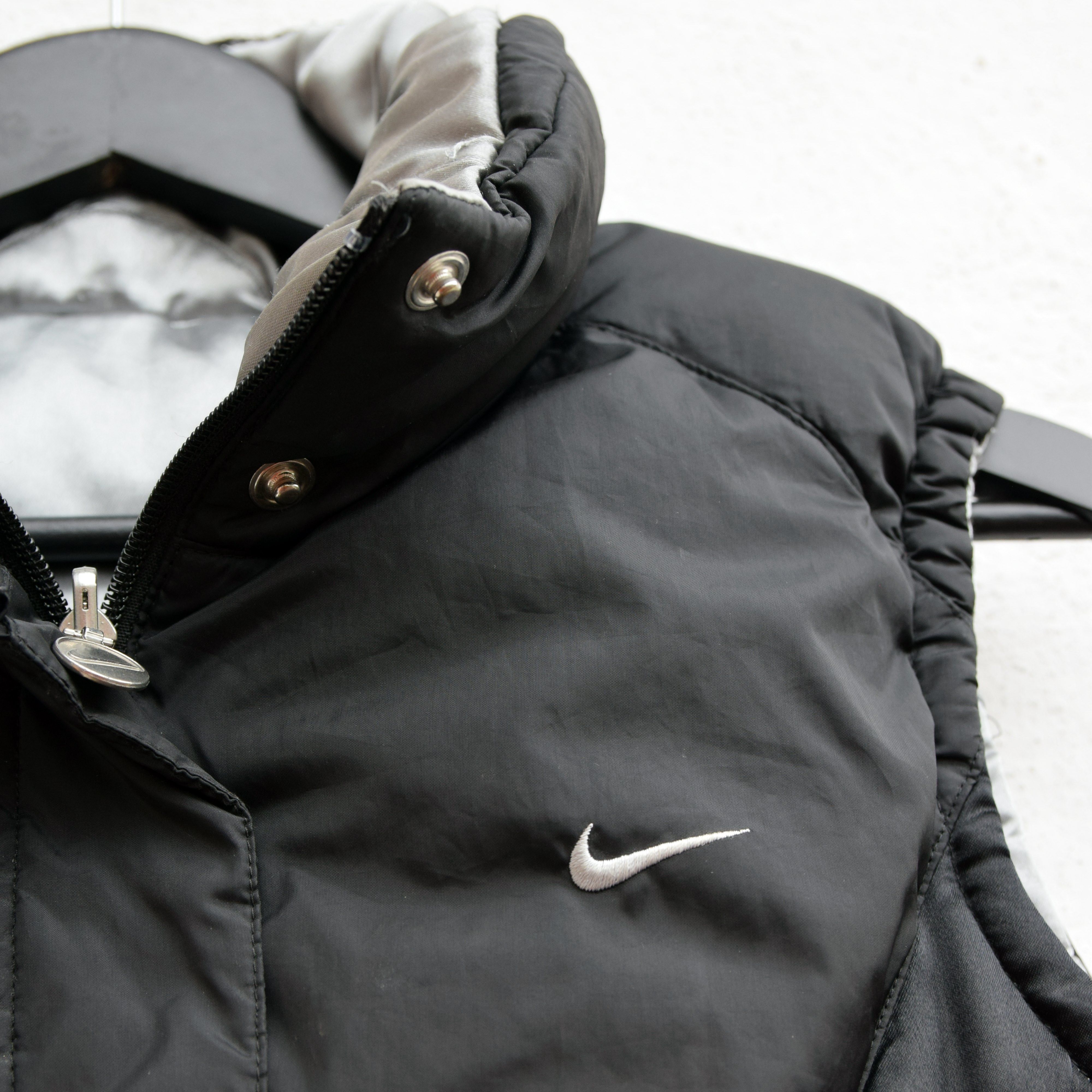 Nike × Vintage WMNS 2007 Small Swoosh Nike Puffer Vest M Size US XS / EU 42 / 0 - 3 Thumbnail