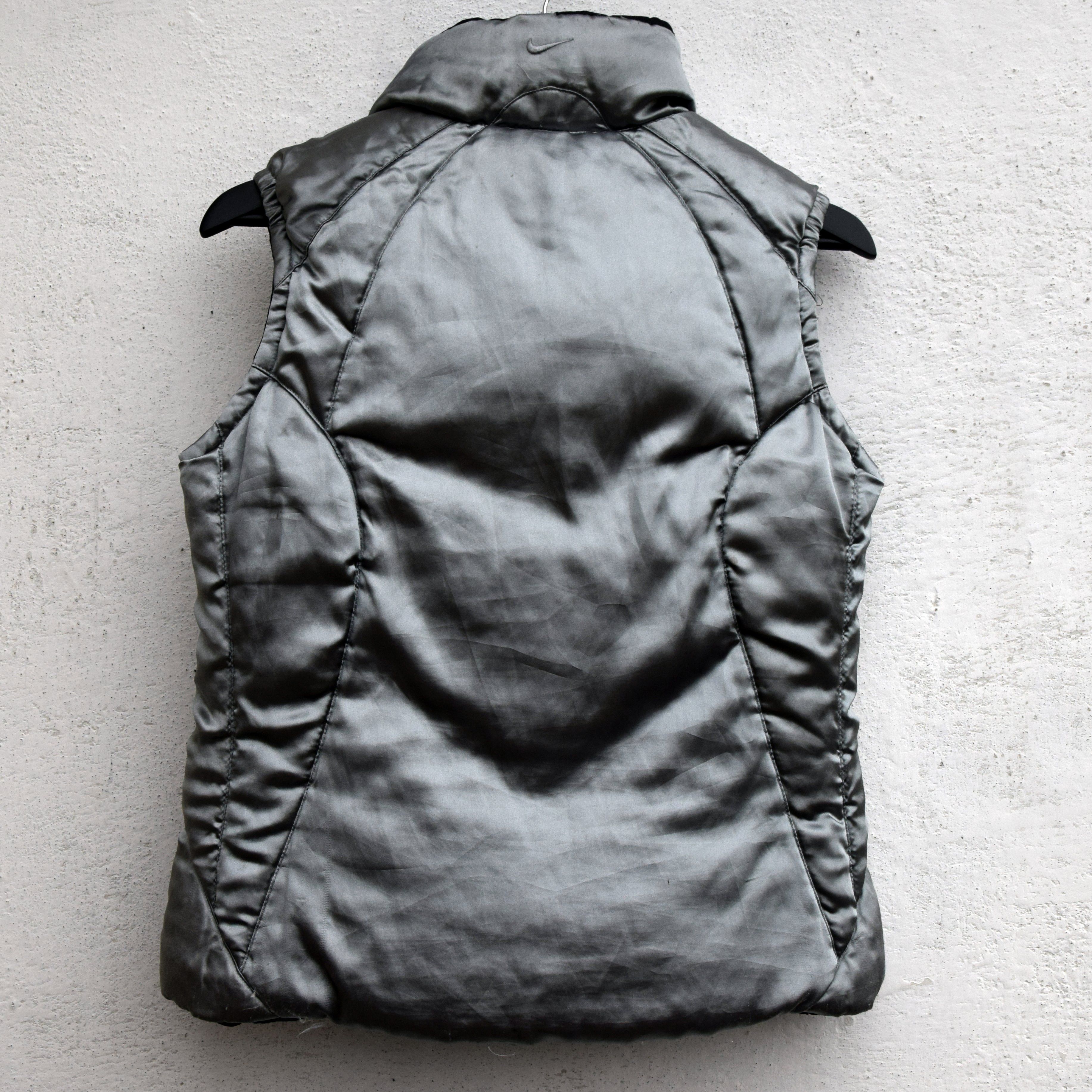 Nike × Vintage WMNS 2007 Small Swoosh Nike Puffer Vest M Size US XS / EU 42 / 0 - 12 Thumbnail