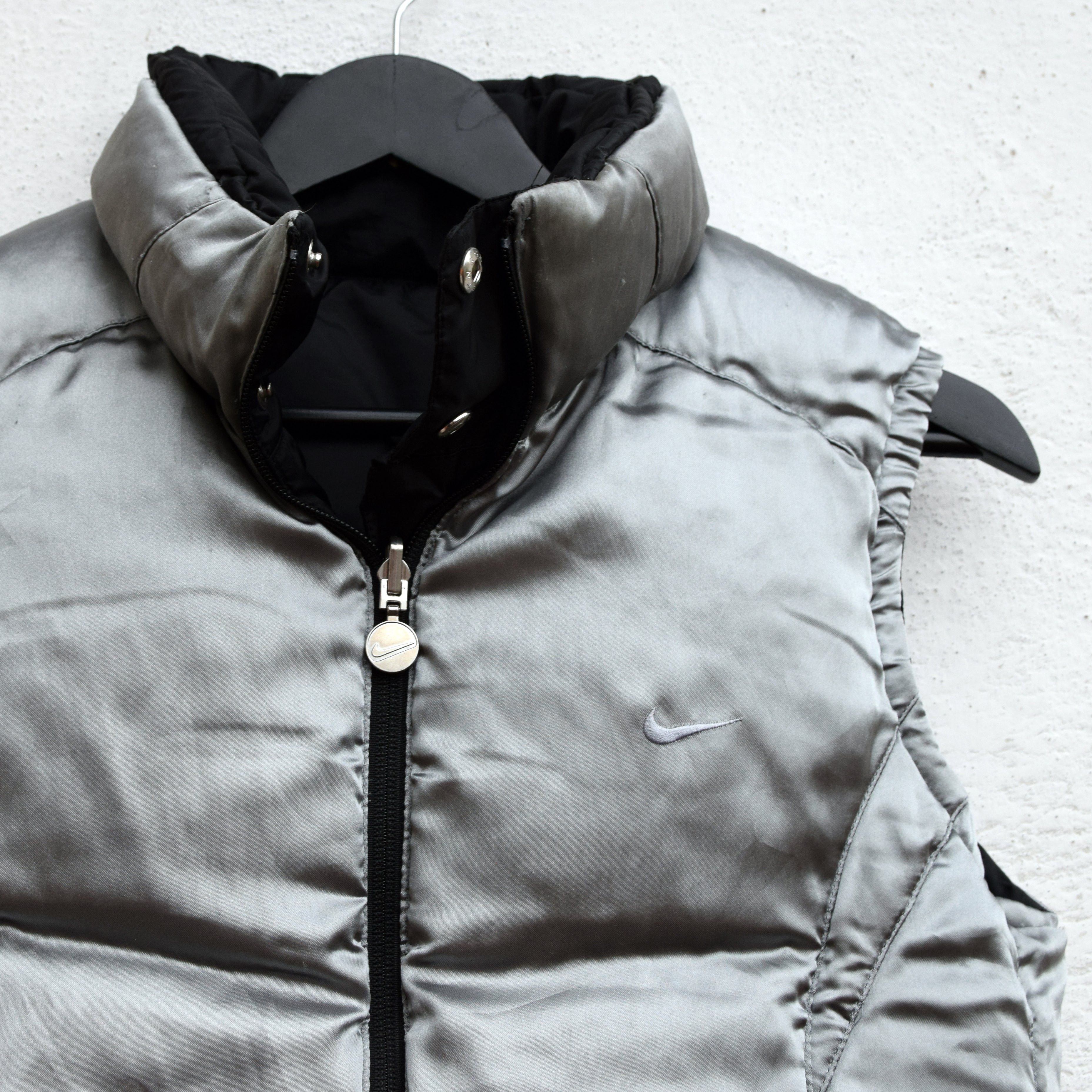 Nike × Vintage WMNS 2007 Small Swoosh Nike Puffer Vest M Size US XS / EU 42 / 0 - 8 Thumbnail