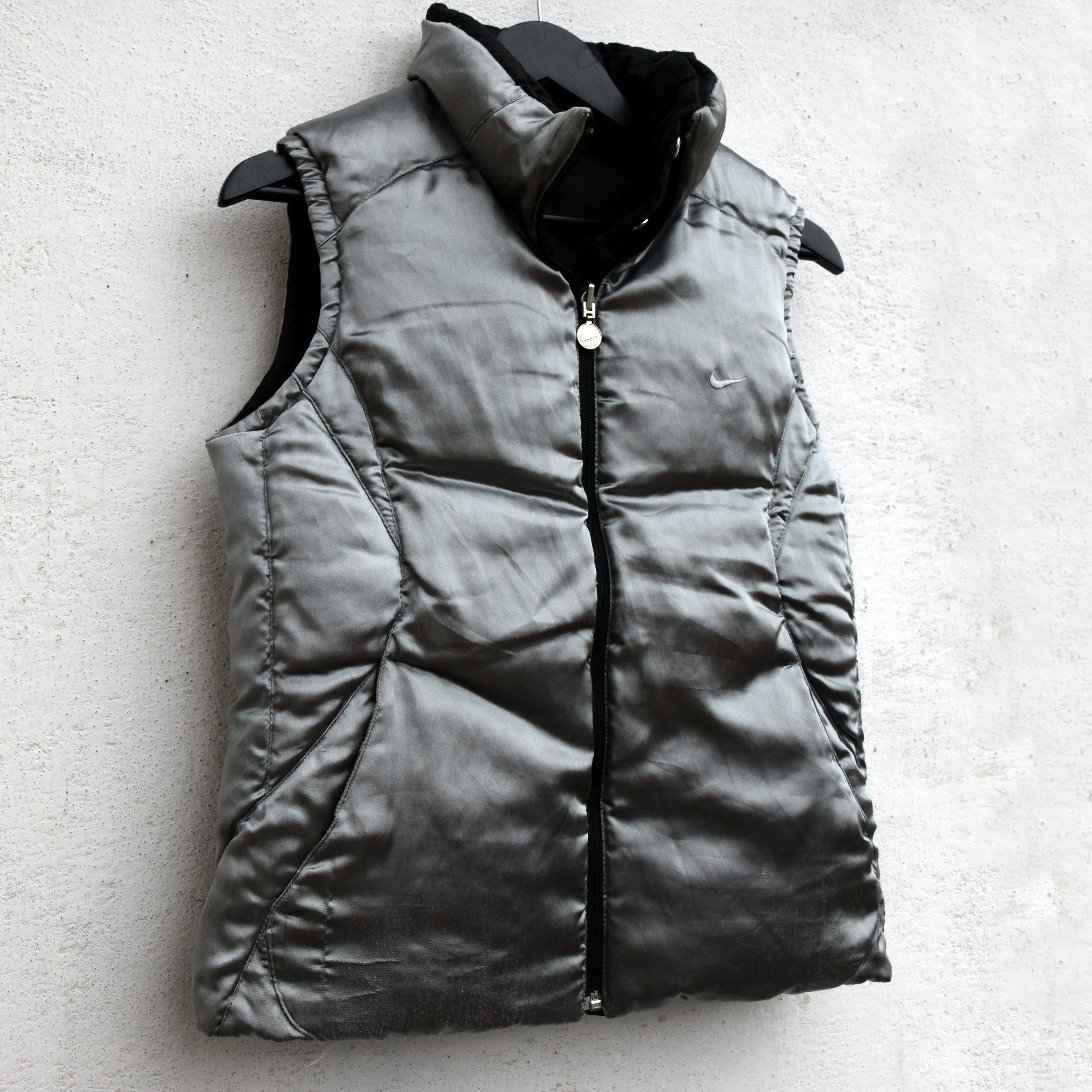 Nike × Vintage WMNS 2007 Small Swoosh Nike Puffer Vest M Size US XS / EU 42 / 0 - 10 Thumbnail