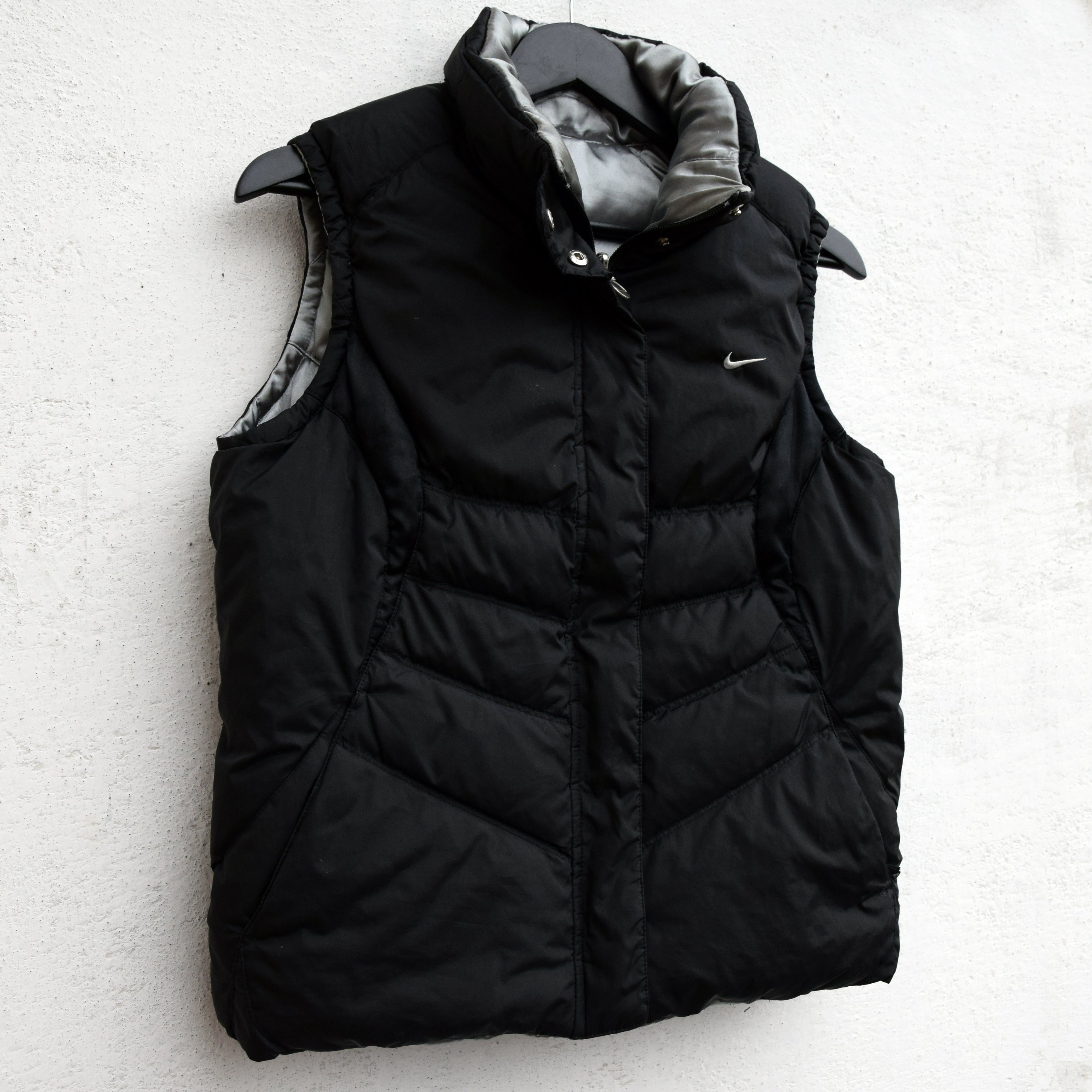Nike × Vintage WMNS 2007 Small Swoosh Nike Puffer Vest M Size US XS / EU 42 / 0 - 2 Thumbnail