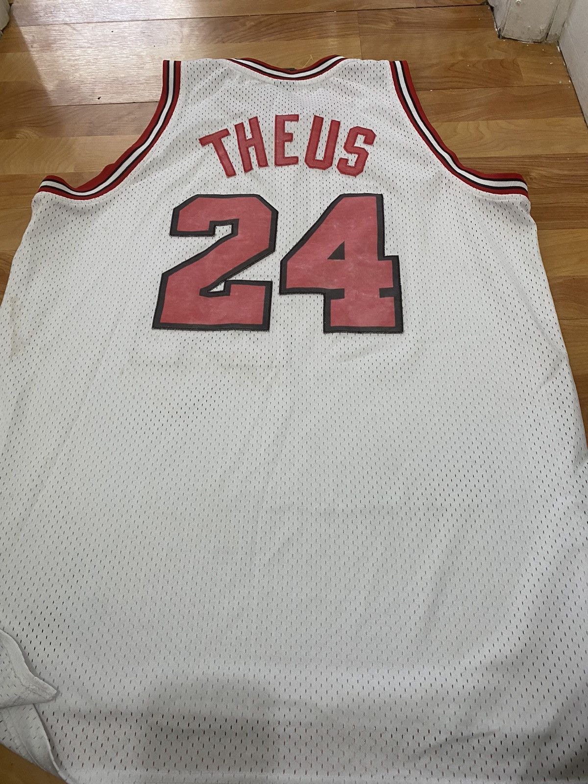 Rare VTG Reggie Theus Chicago Bulls Sewn Jersey Reebok