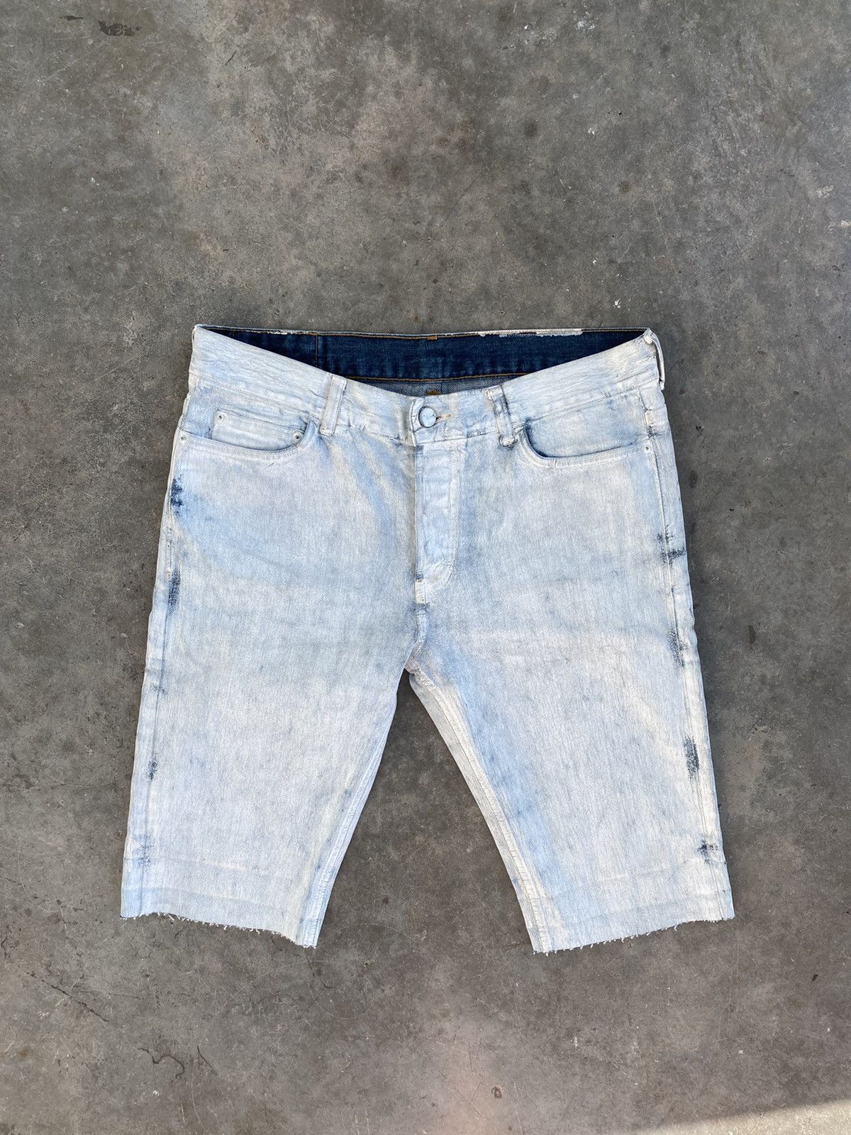 H&M × Maison Margiela Maison Margelia x H&M White Painted Denim Shorts Sz. 31 🧊 Size US 31 - 1 Thumbnail