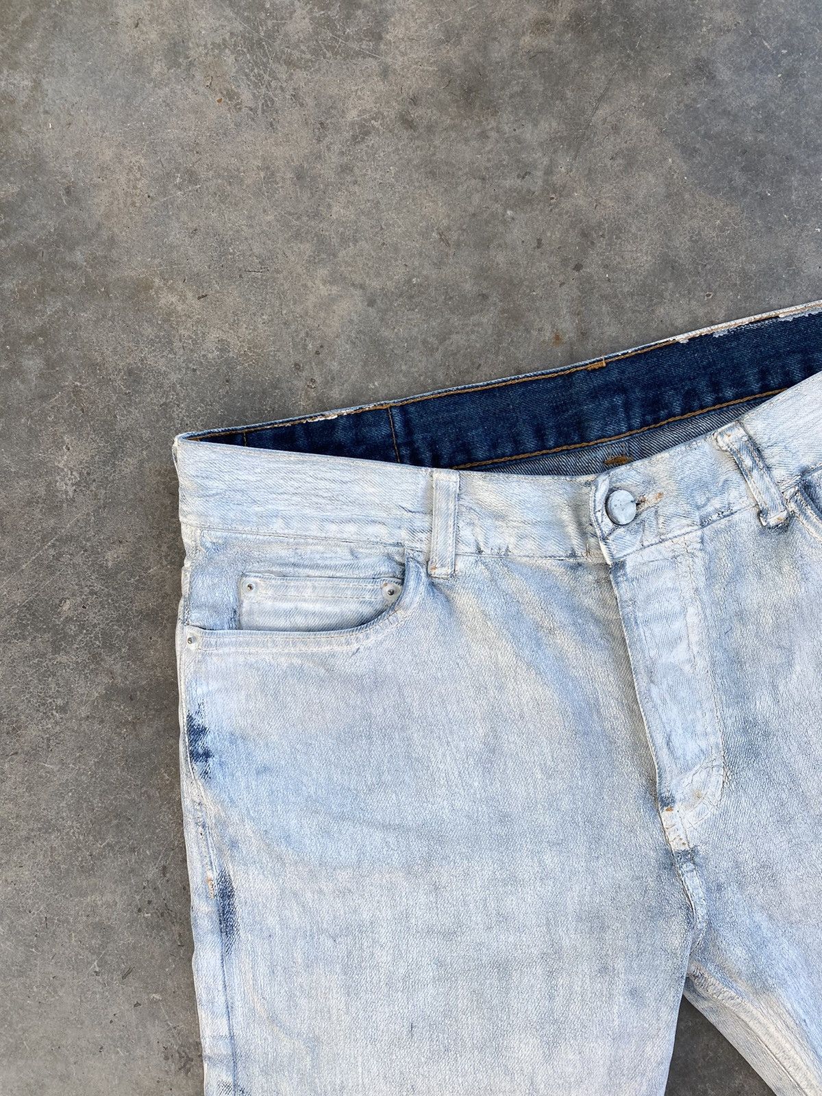 H&M × Maison Margiela Maison Margelia x H&M White Painted Denim Shorts Sz. 31 🧊 Size US 31 - 2 Thumbnail