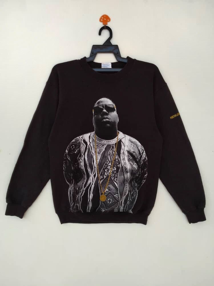 ミュージシャン STILLAS THE NOTORIOUS B.I.G. CREWNECK L Biggie Smalls The King Of New York Crew Neck Sweatshirt