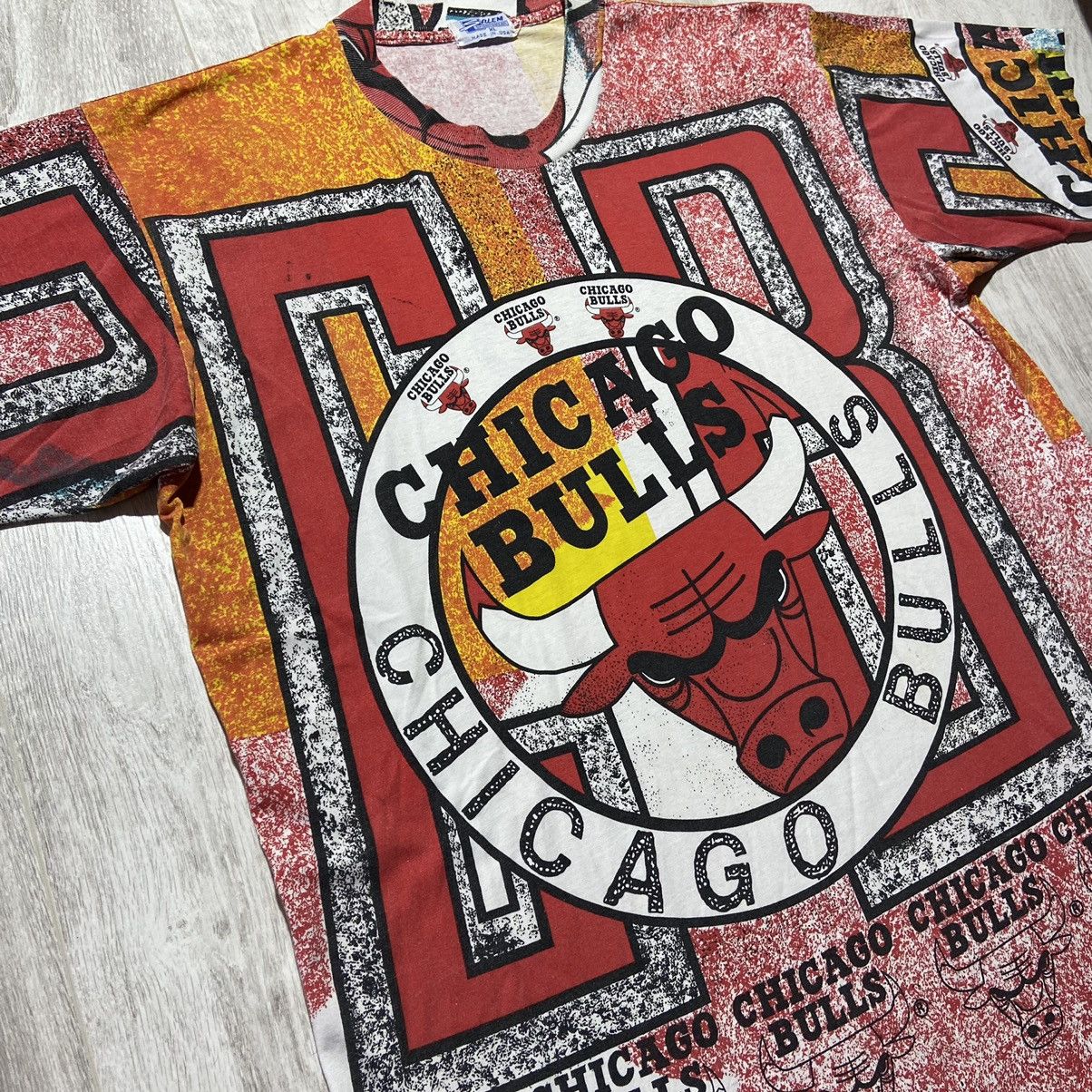 NBA × Vintage Vintage 90s Chicago Bulls All Over Print Single Stitch Tee Size US XL / EU 56 / 4 - 6 Thumbnail