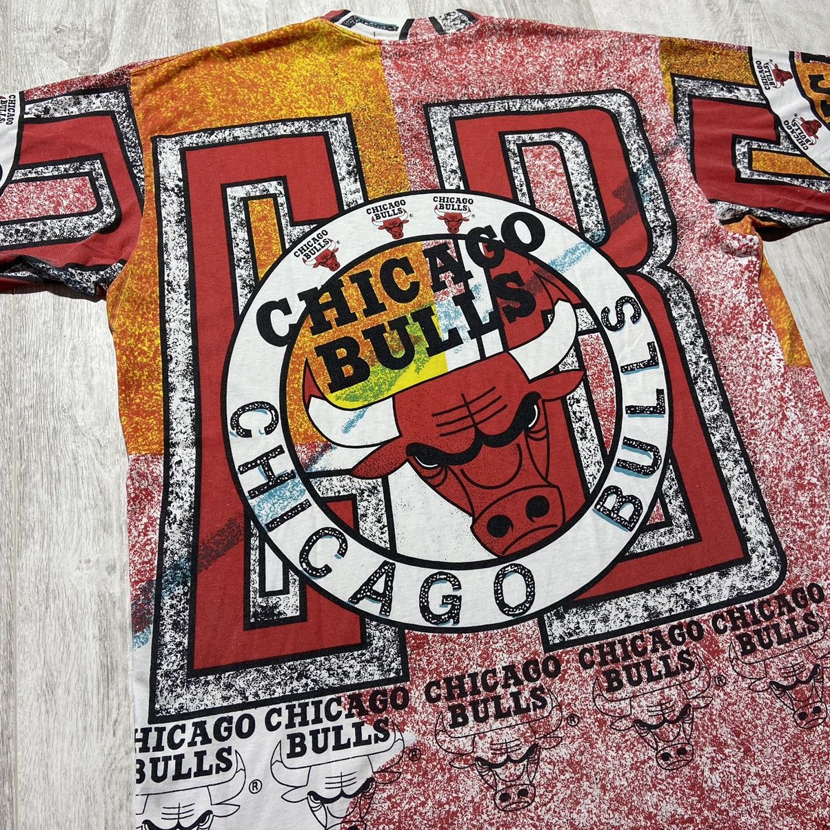 NBA × Vintage Vintage 90s Chicago Bulls All Over Print Single Stitch Tee Size US XL / EU 56 / 4 - 16 Thumbnail