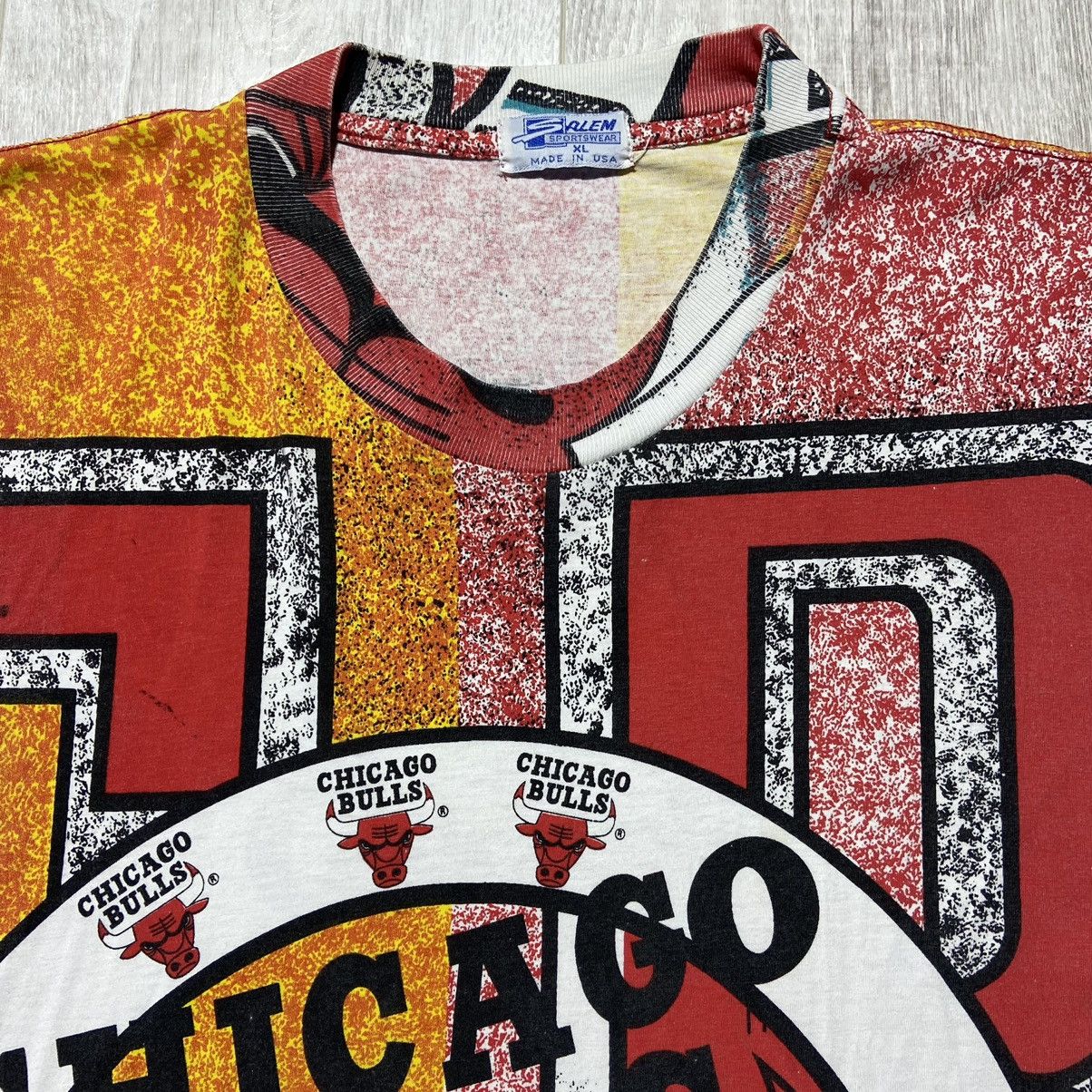 NBA × Vintage Vintage 90s Chicago Bulls All Over Print Single Stitch Tee Size US XL / EU 56 / 4 - 2 Thumbnail