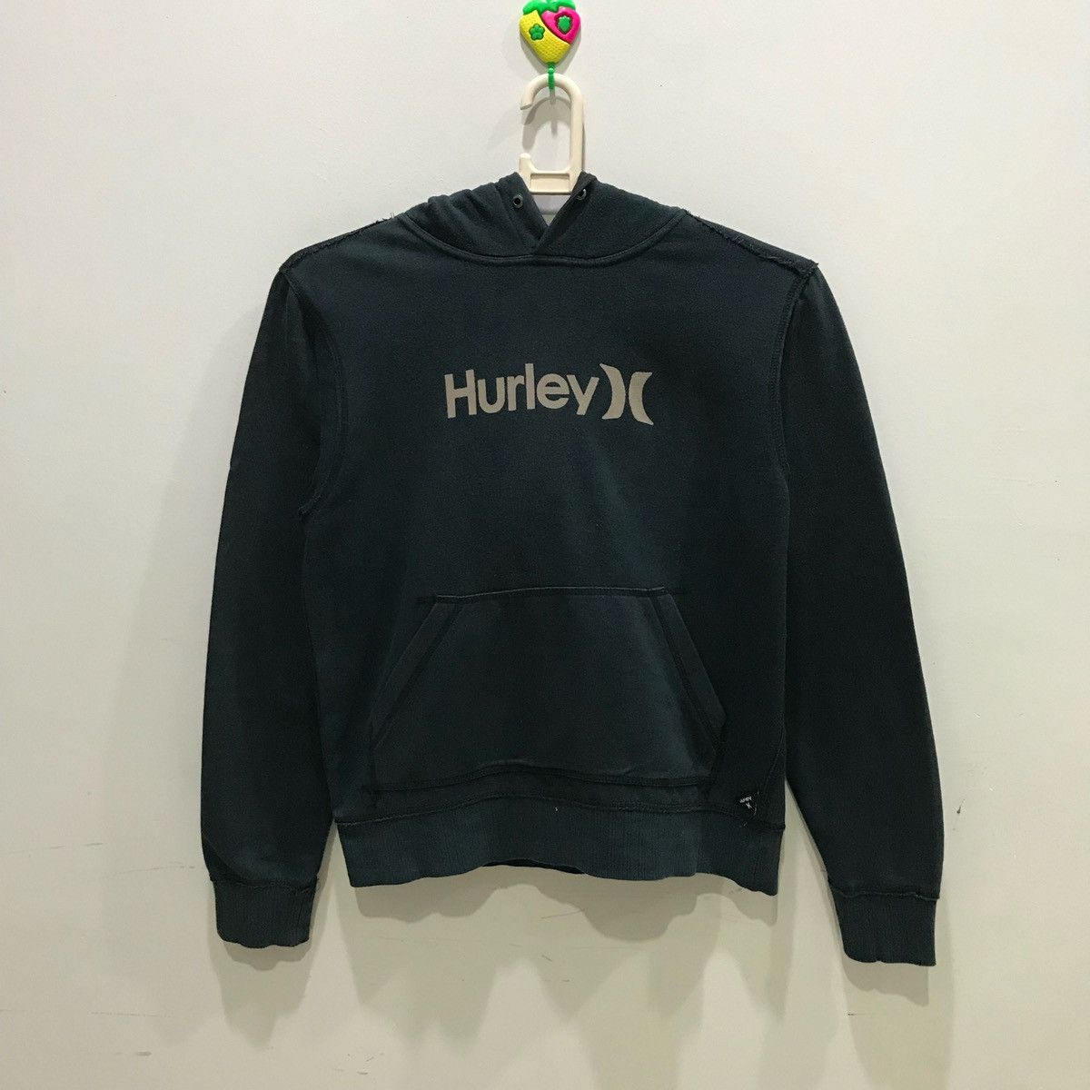 Hurley × Japanese Brand × Vintage HURLEY Hoodie Big Spellout Size S Fits Size L Size US L / EU 52-54 / 3 - 1 Thumbnail
