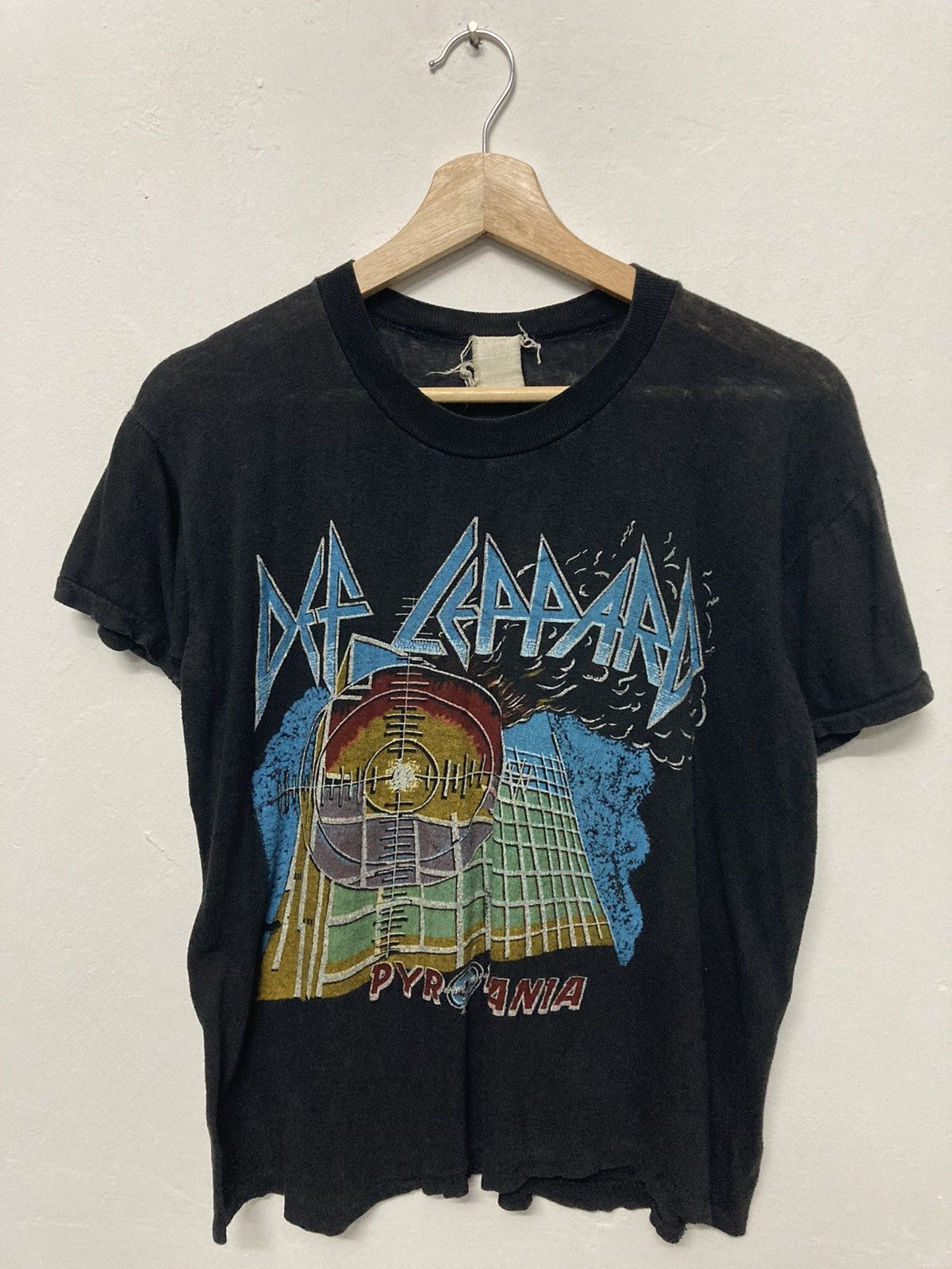 Band Tees Vintage 80s Paper Thin Def Leppard Pyromania Bootleg Shirt Size US S / EU 44-46 / 1 - 1 Thumbnail