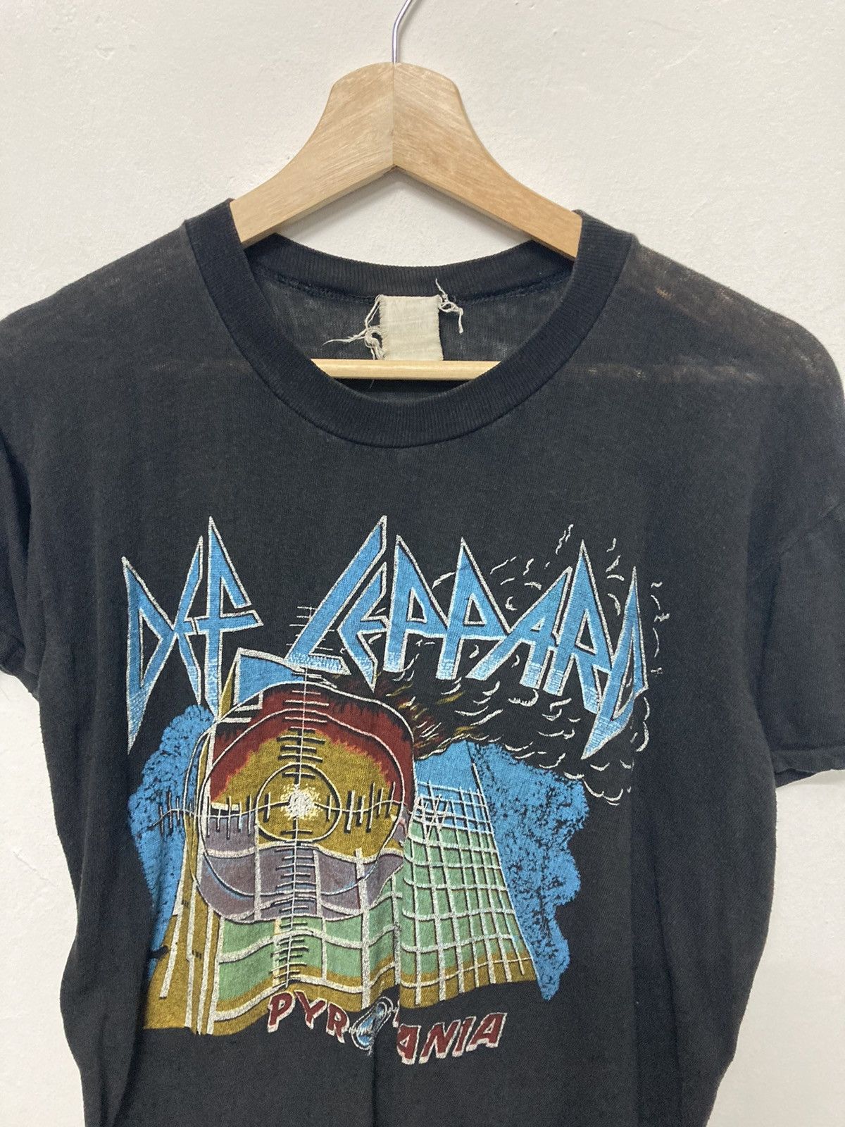 Band Tees Vintage 80s Paper Thin Def Leppard Pyromania Bootleg Shirt Size US S / EU 44-46 / 1 - 3 Thumbnail
