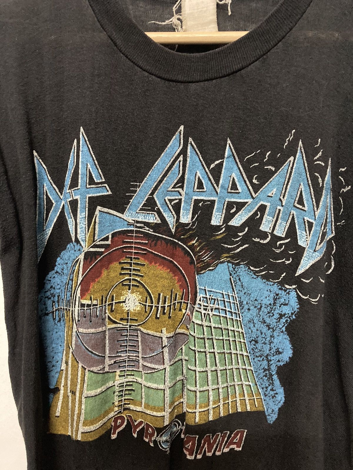 Band Tees Vintage 80s Paper Thin Def Leppard Pyromania Bootleg Shirt Size US S / EU 44-46 / 1 - 4 Thumbnail