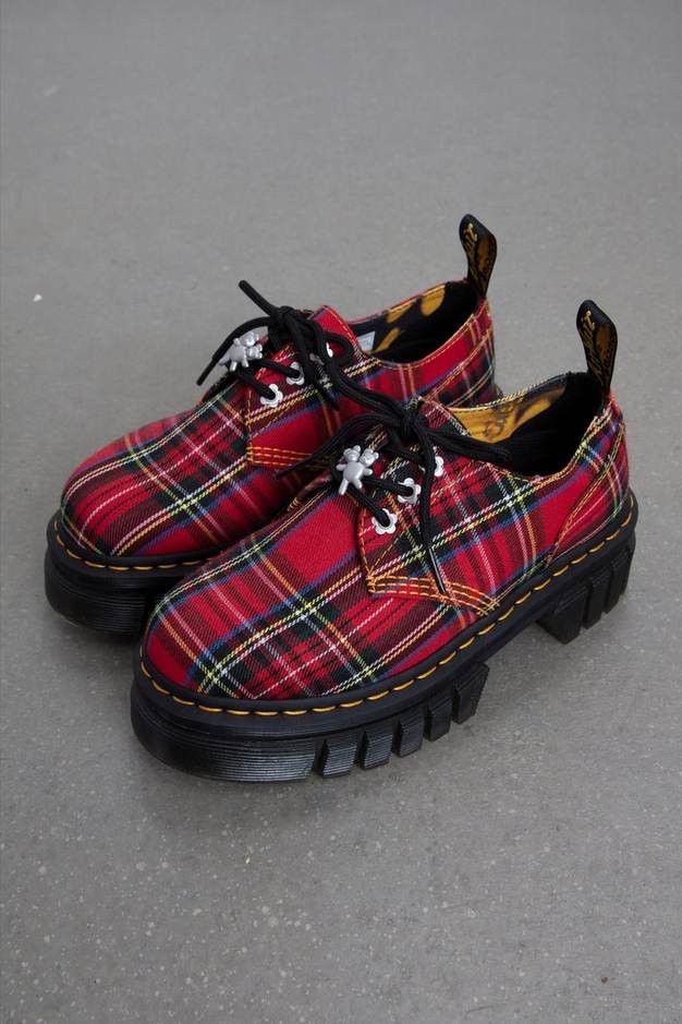 Plaid fashion dr martens