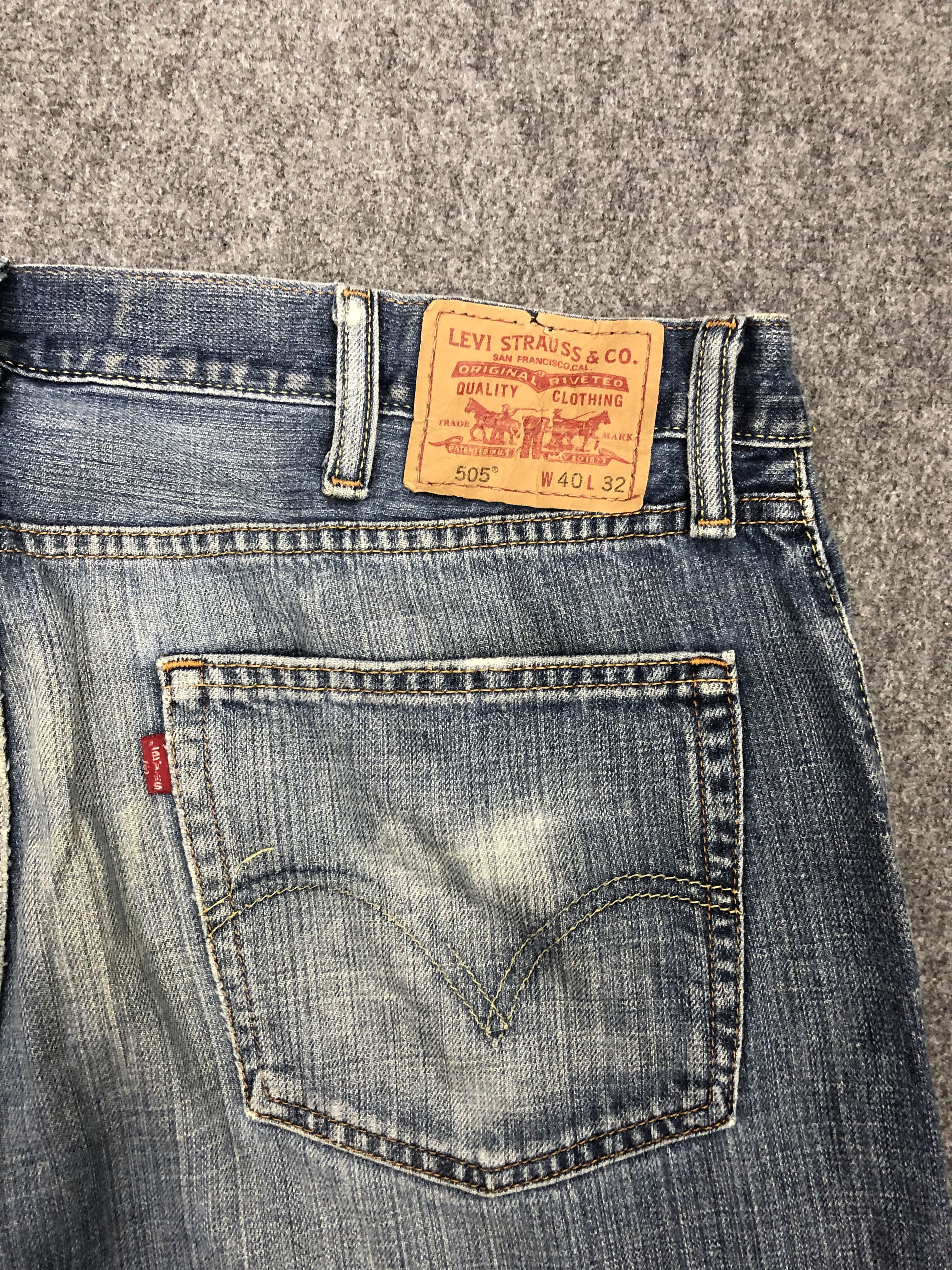 Levi's Vintage Levis 505 Sun Faded Denim DP1287 Size US 41 - 13 Thumbnail