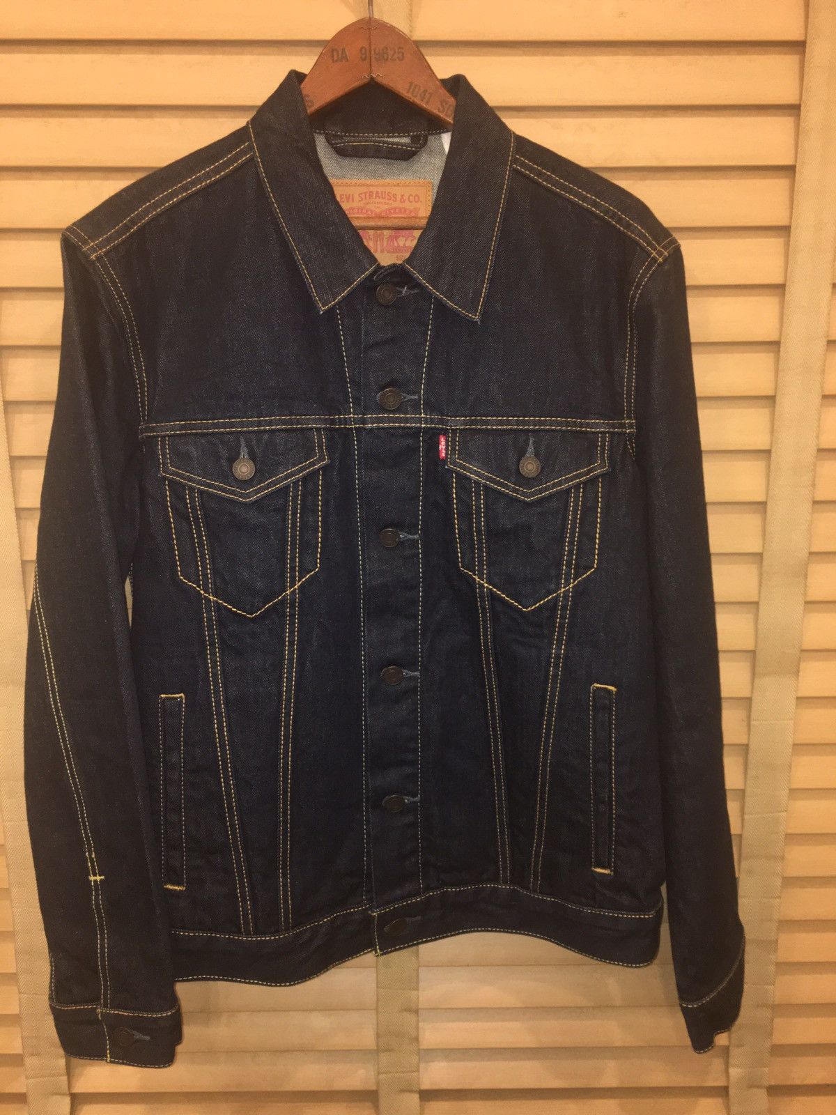 NWOT LEVI'S BUCK YEAH popular DENIM EMBROIDERED JACKET