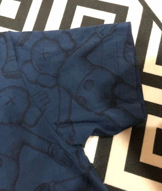 Japanese Brand × Kaws × Vintage 💣 OFFER Vtg 90's KAWS Fullprinted Design Tshirt Size US S / EU 44-46 / 1 - 3 Thumbnail