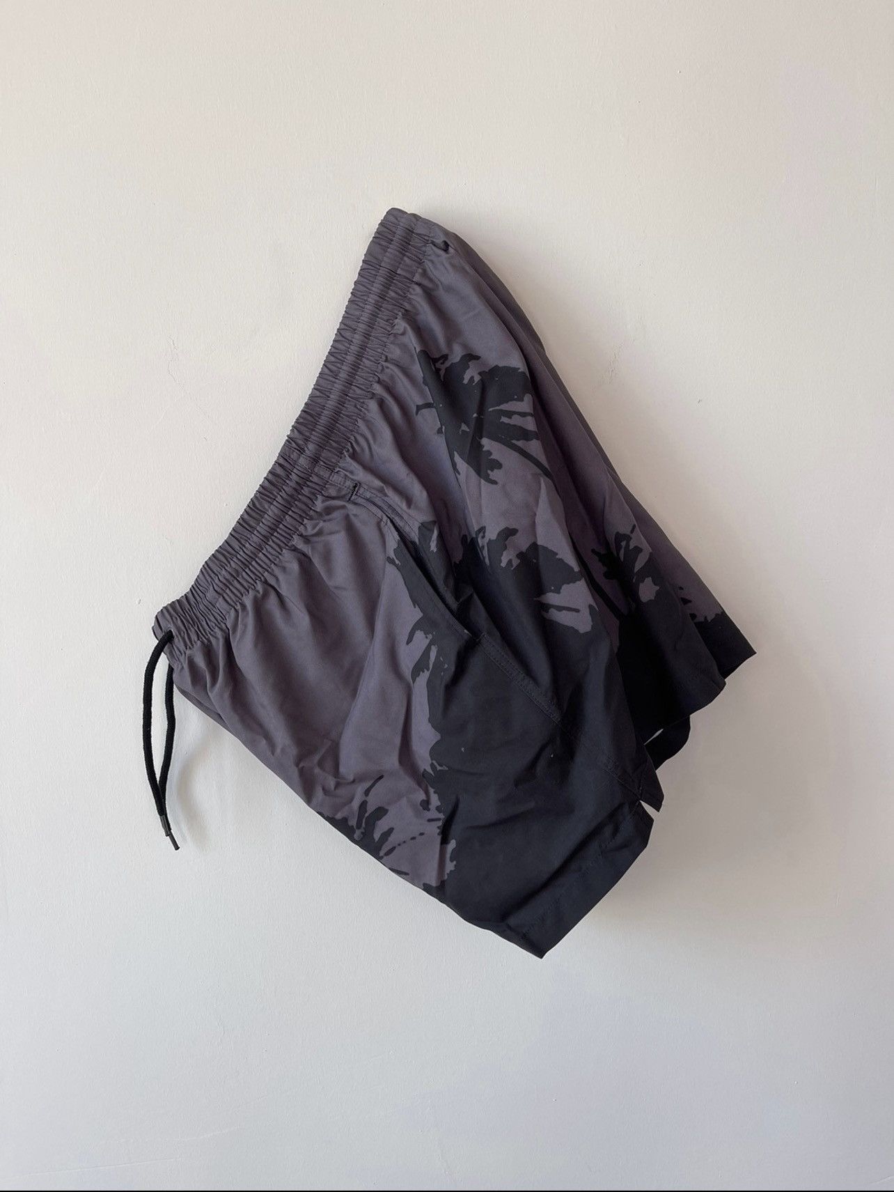 Dries Van Noten Dries Van Noten x Len Lye grey palm tree shorts Size US 30 / EU 46 - 4 Thumbnail