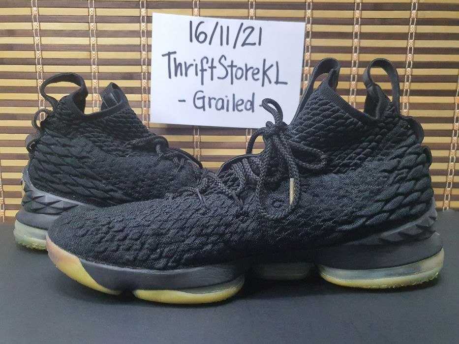 Lebron 15 black outlet and gold size 12