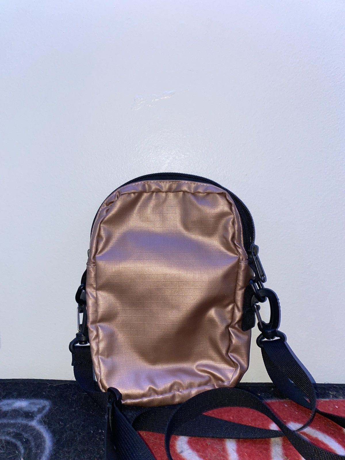 Supreme × The North Face supreme X the north face shoulder