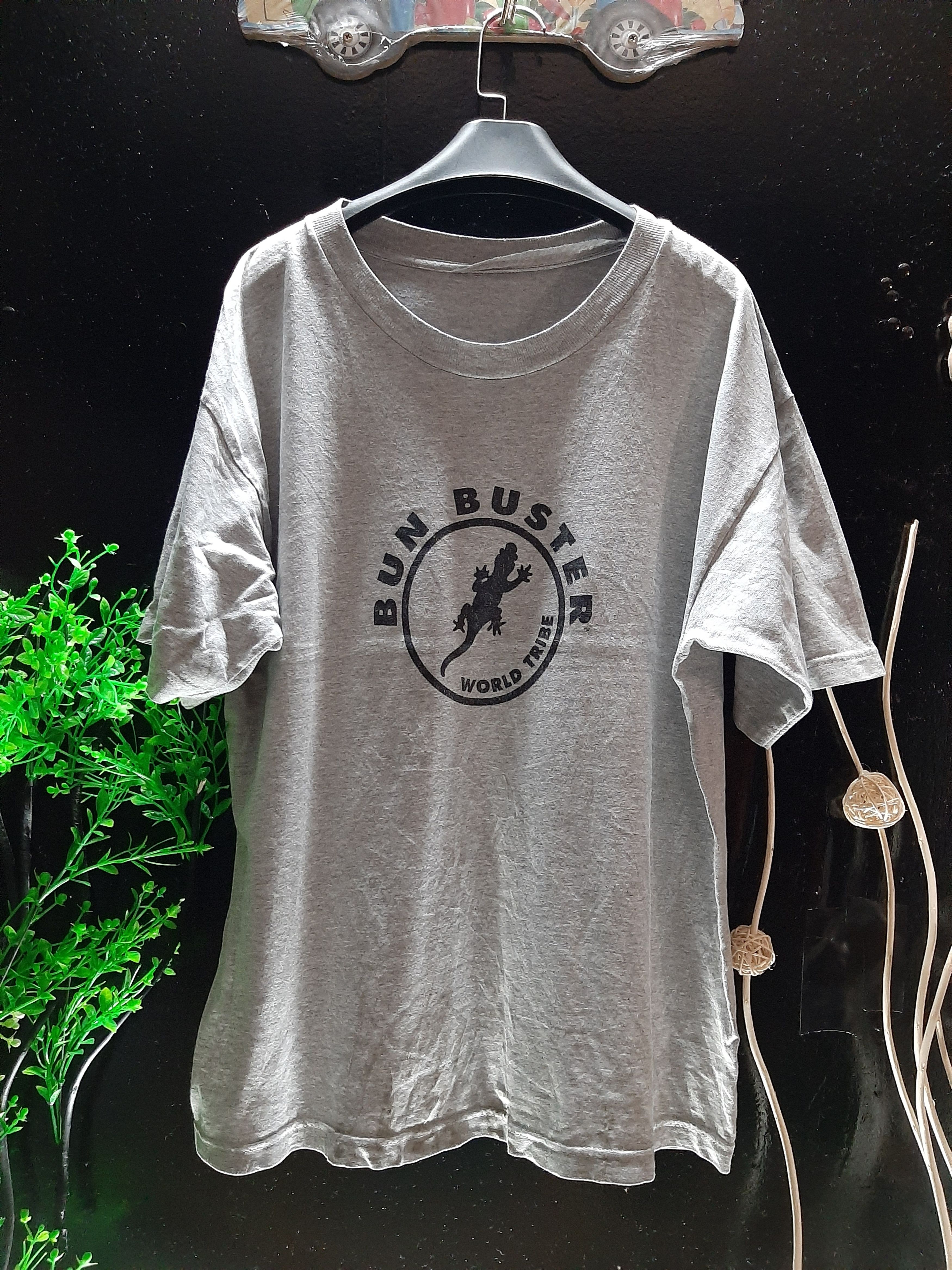 VINTAGE BUN BUSTER WORLD TRIBE SKATE TEE