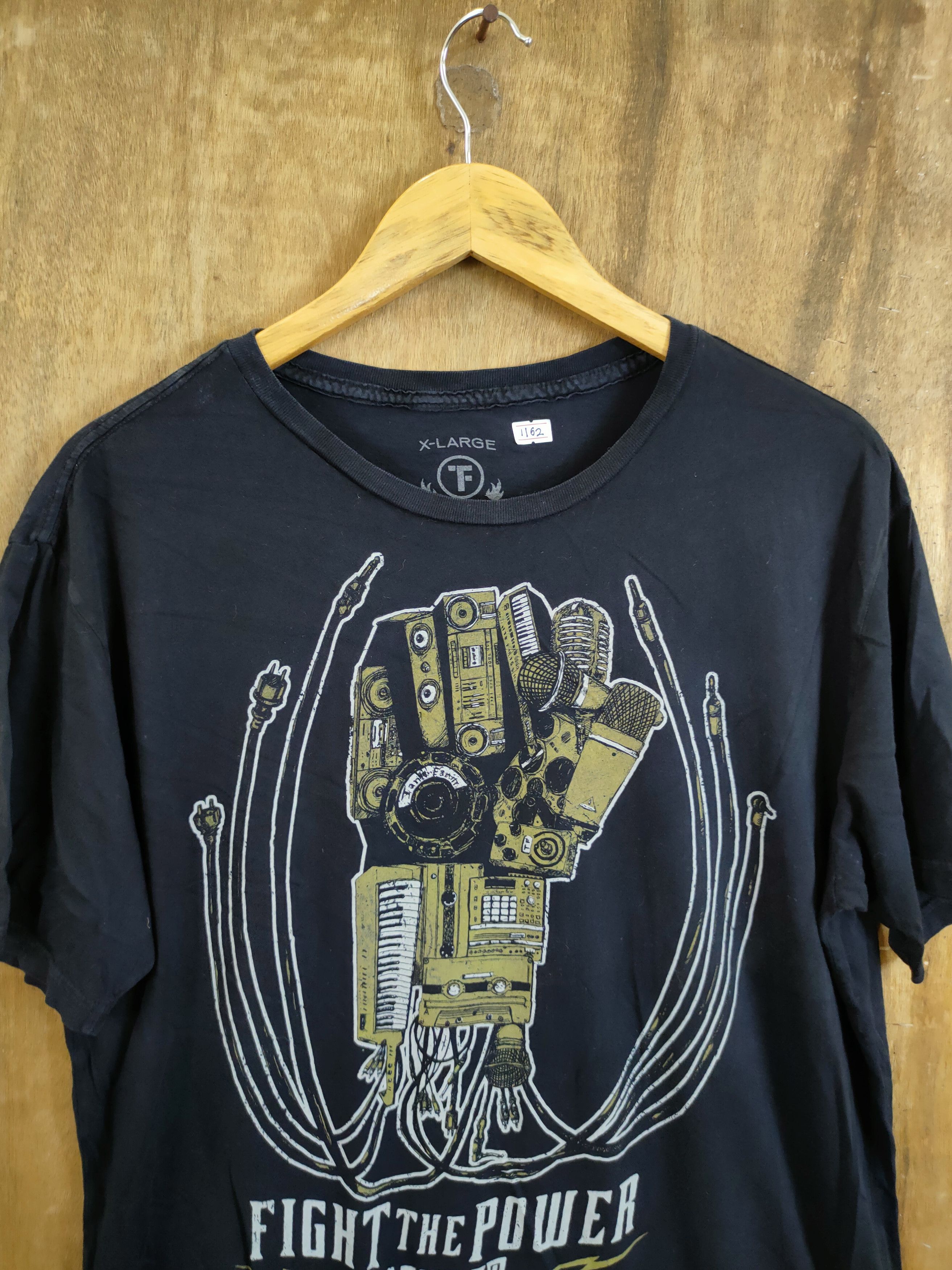 Tankfarm & Co. DLL Tank Farm Fight the power black tee robot #1162 Size US XL / EU 56 / 4 - 3 Thumbnail