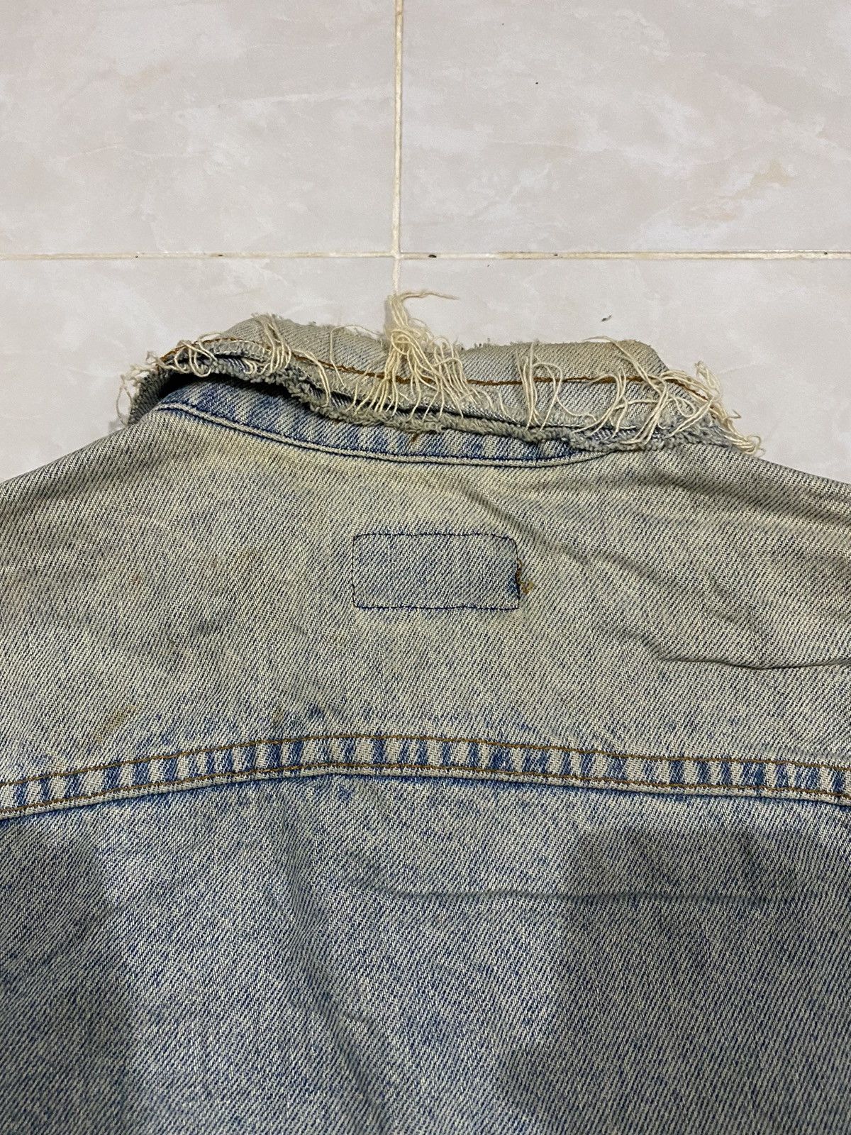 Levi's Vintage Clothing Vintage Distressed LEVIS Denim Jacket Size US M / EU 48-50 / 2 - 12 Thumbnail
