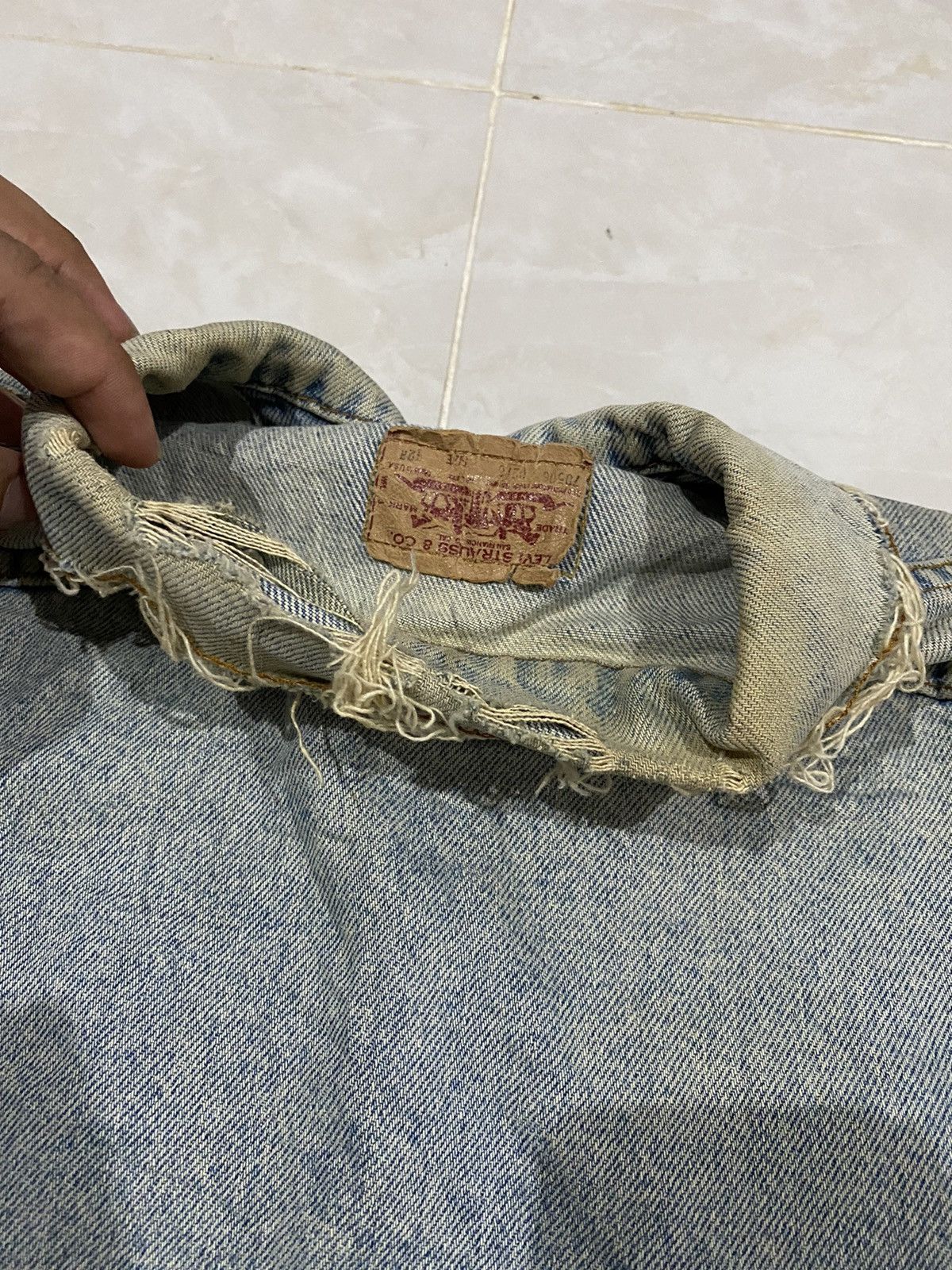 Levi's Vintage Clothing Vintage Distressed LEVIS Denim Jacket Size US M / EU 48-50 / 2 - 11 Thumbnail