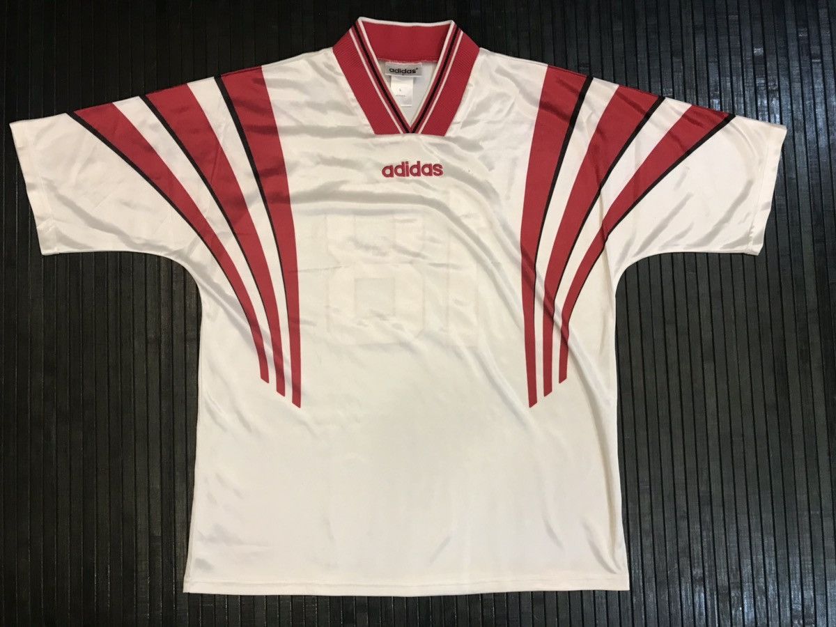 Adidas × Vintage Vintage Adidas Jersey Patches Number 18 Size US L / EU 52-54 / 3 - 1 Thumbnail