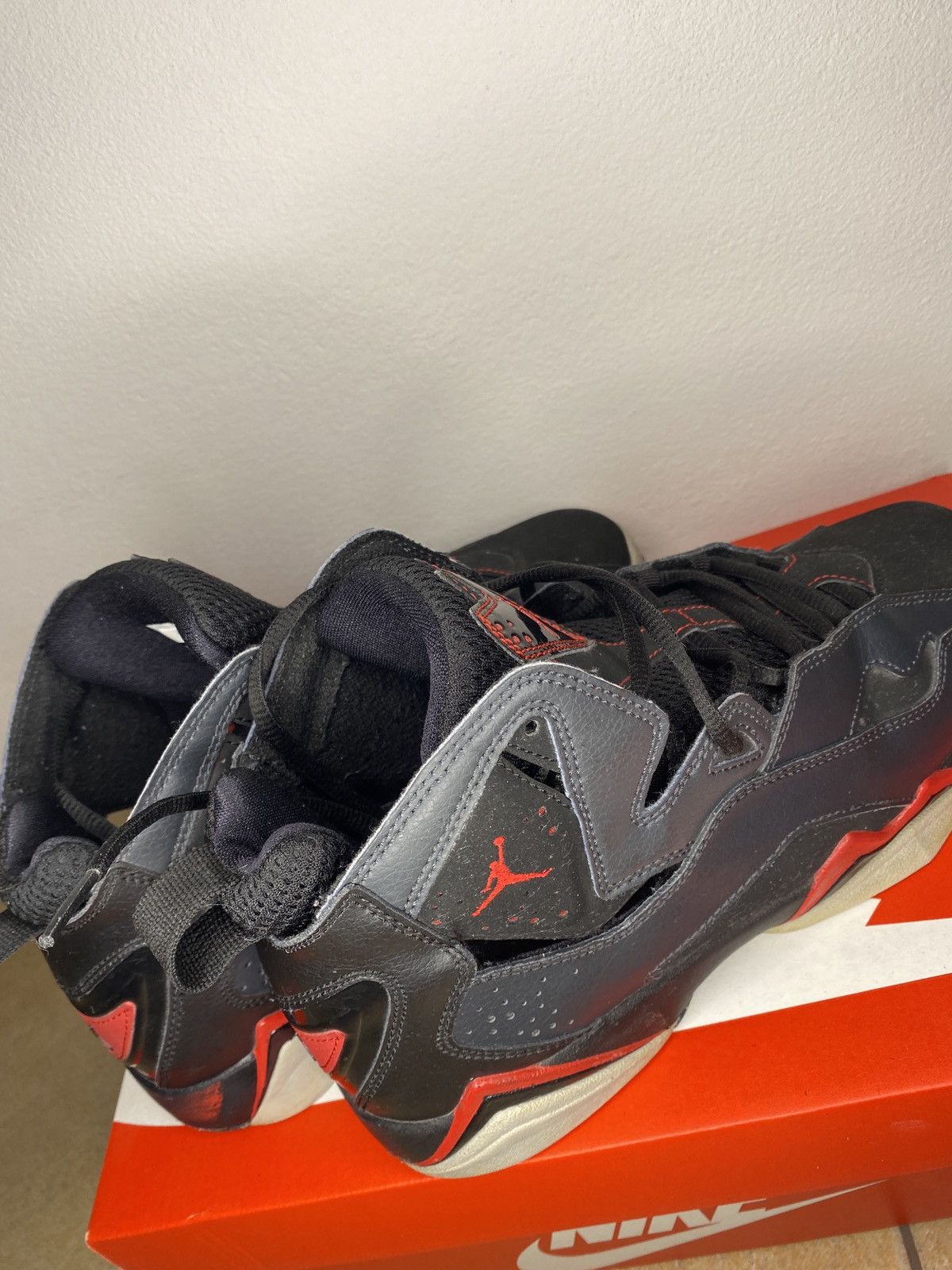 Jordan Brand × Nike 🇺🇦 LAST DROP! 🔴 Jordan True Flight GS BG Bred Size US 7 / EU 40 - 9 Thumbnail
