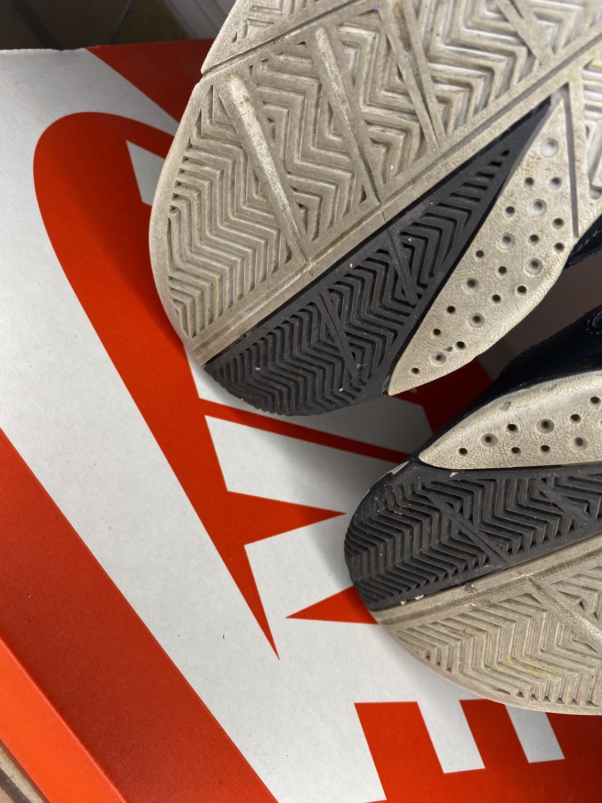 Jordan Brand × Nike 🇺🇦 LAST DROP! 🔴 Jordan True Flight GS BG Bred Size US 7 / EU 40 - 8 Thumbnail
