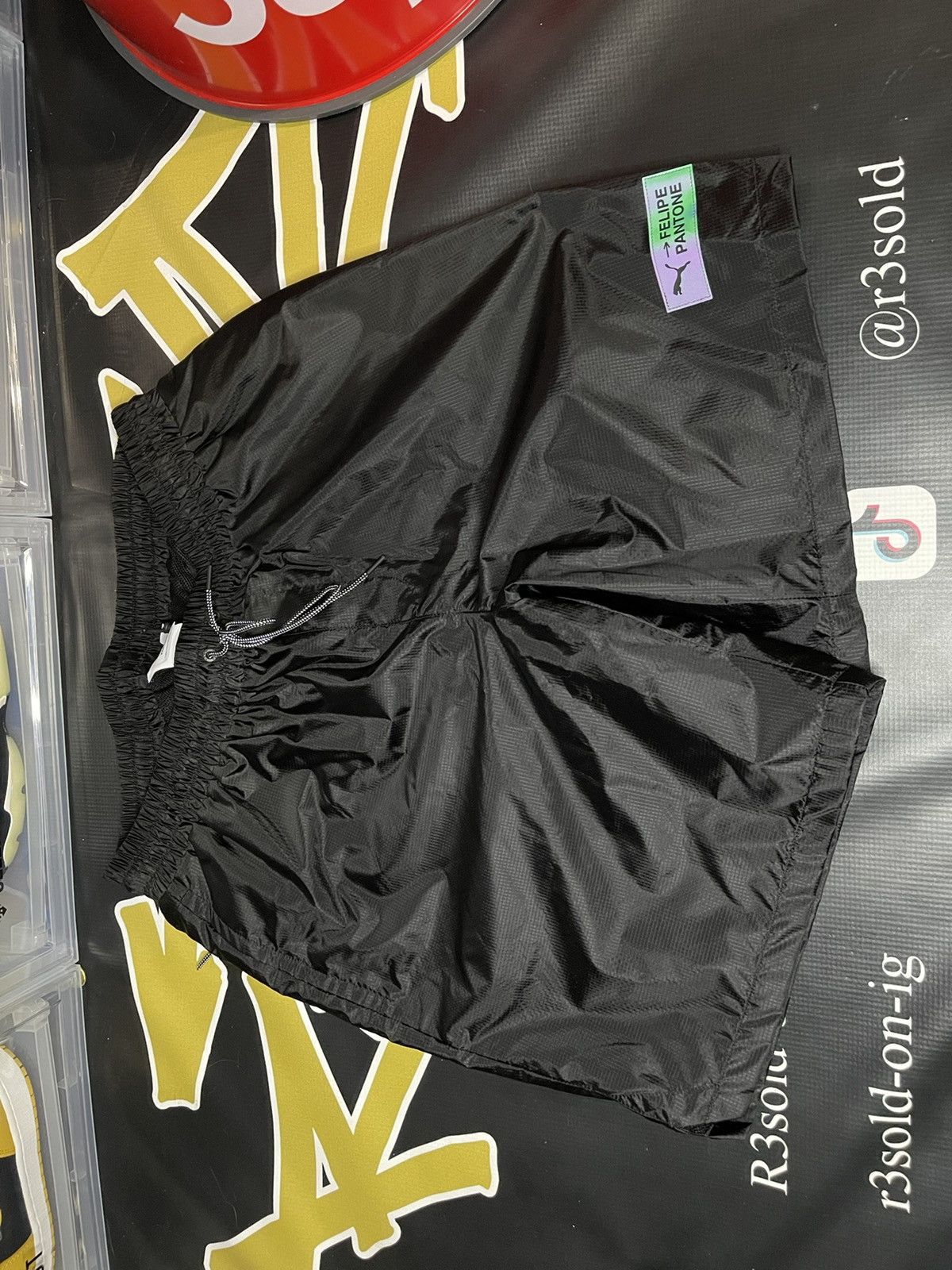 Puma Puma X Felipe Pantone Iridescent Shorts Sz L DSWT Size US 33 - 1 Thumbnail