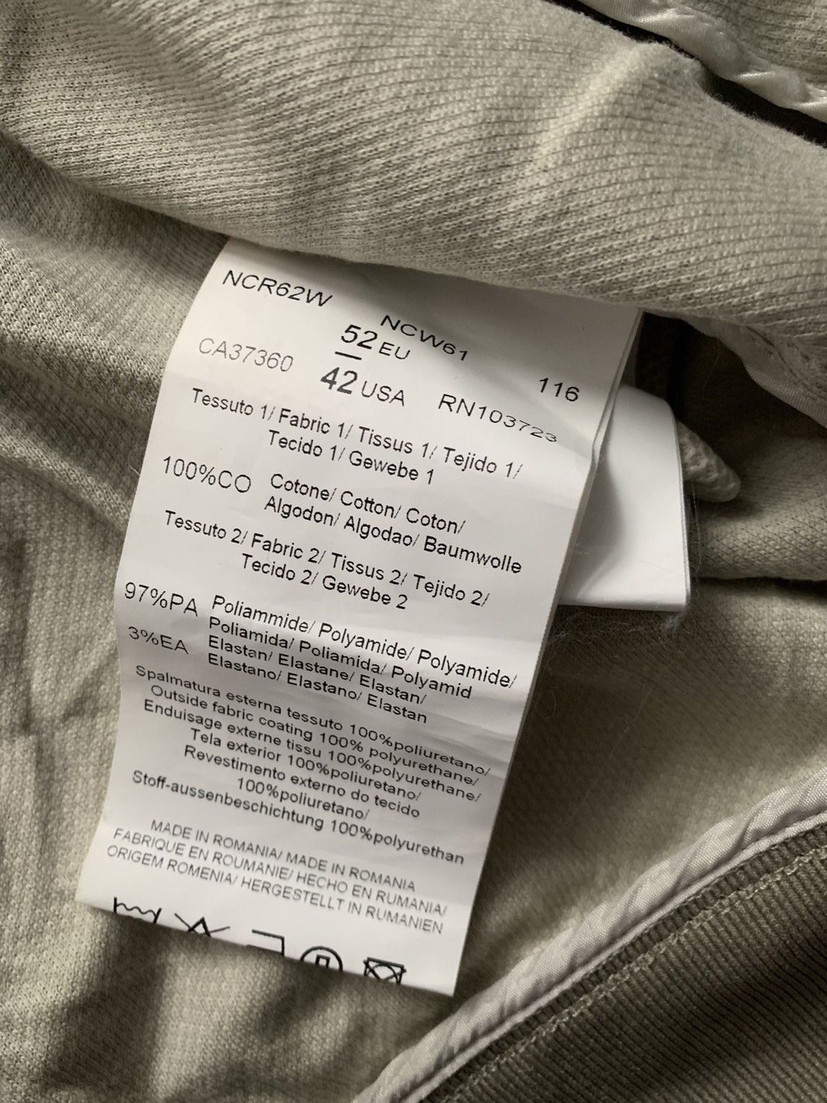 Armani Armani Collezioni beige bomber Size US L / EU 52-54 / 3 - 11 Thumbnail