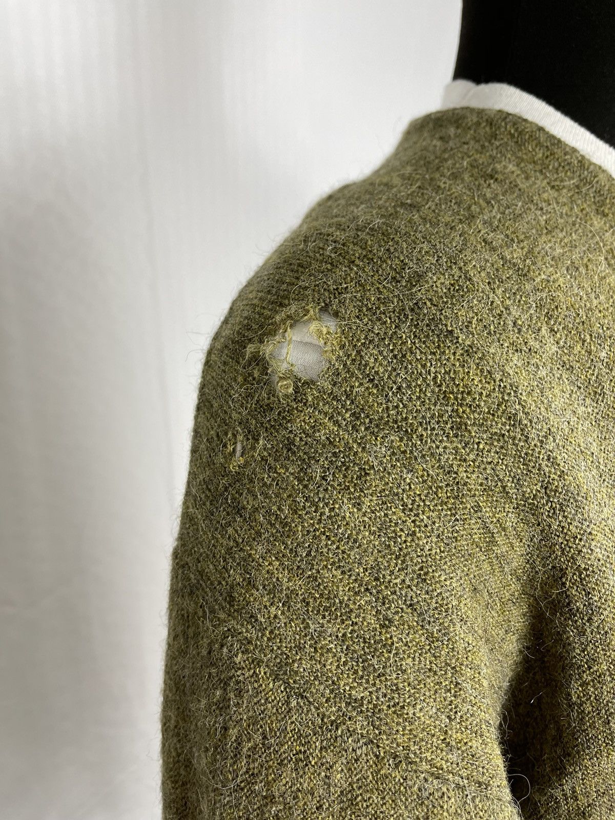 Vintage Vintage 60s Kurt Cobain Distressed Cardigan last drop Size US M / EU 48-50 / 2 - 4 Thumbnail