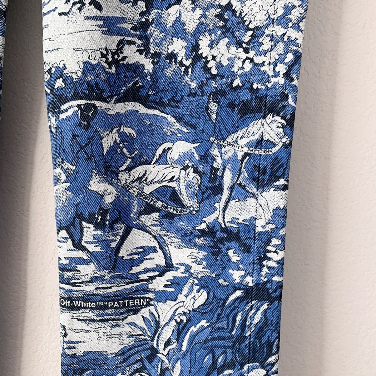 Off-White Hunting party print denim (women’s size 24) Size 24" / US 00 / IT 34 - 5 Thumbnail