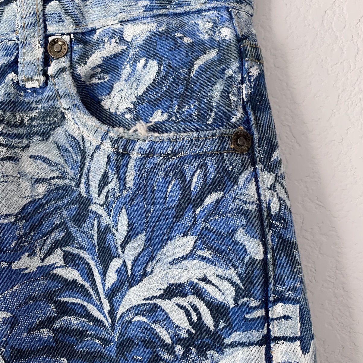 Off-White Hunting party print denim (women’s size 24) Size 24" / US 00 / IT 34 - 12 Thumbnail