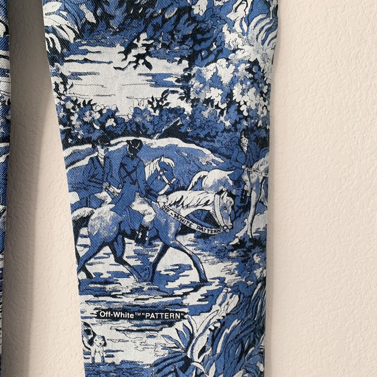 Off-White Hunting party print denim (women’s size 24) Size 24" / US 00 / IT 34 - 14 Thumbnail