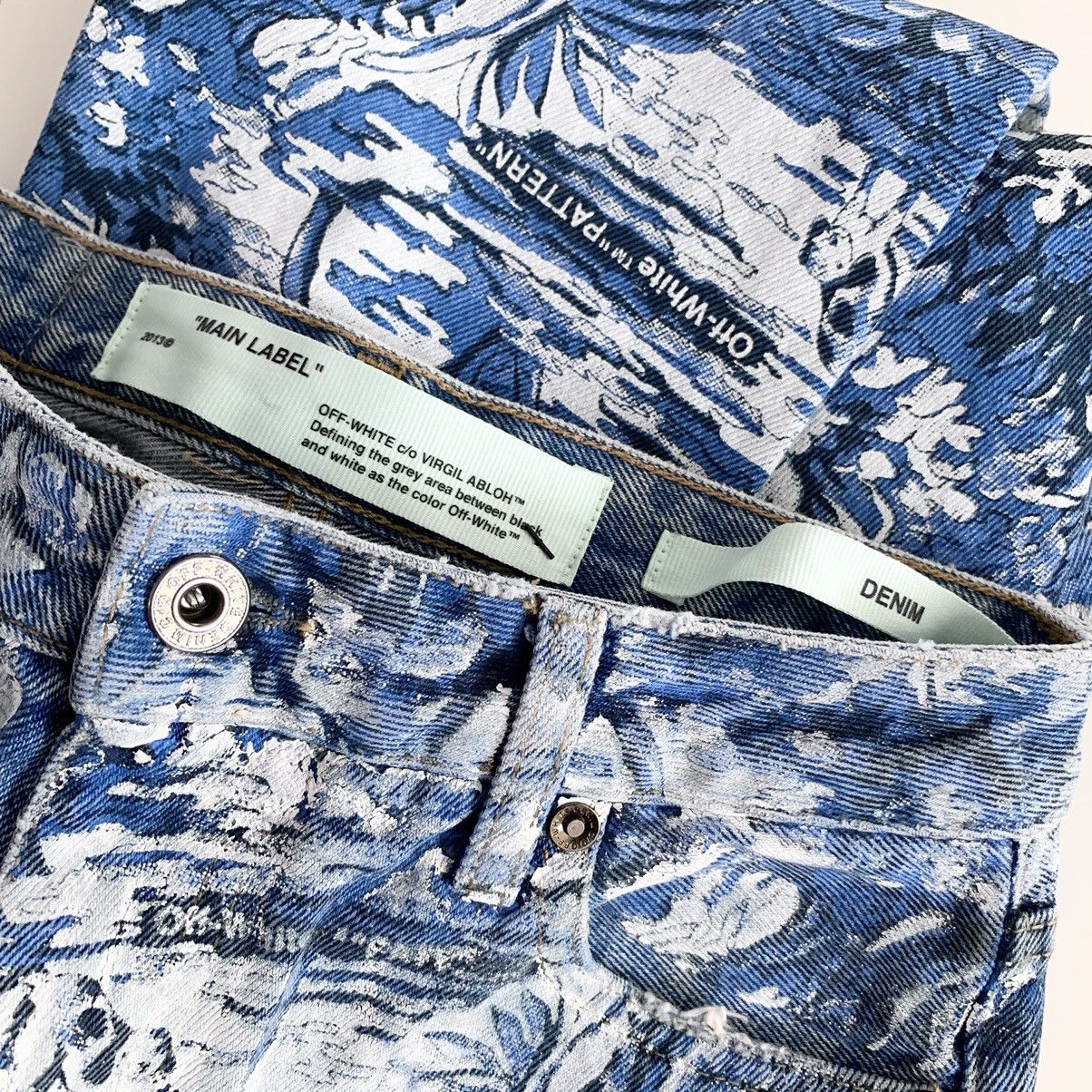 Off-White Hunting party print denim (women’s size 24) Size 24" / US 00 / IT 34 - 21 Thumbnail