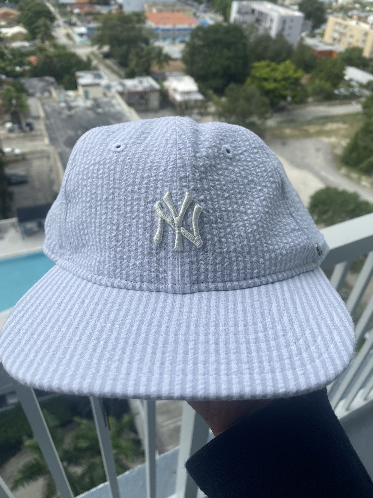 Kith Kith for New Era & Yankees Seersucker Square Visor Strapback