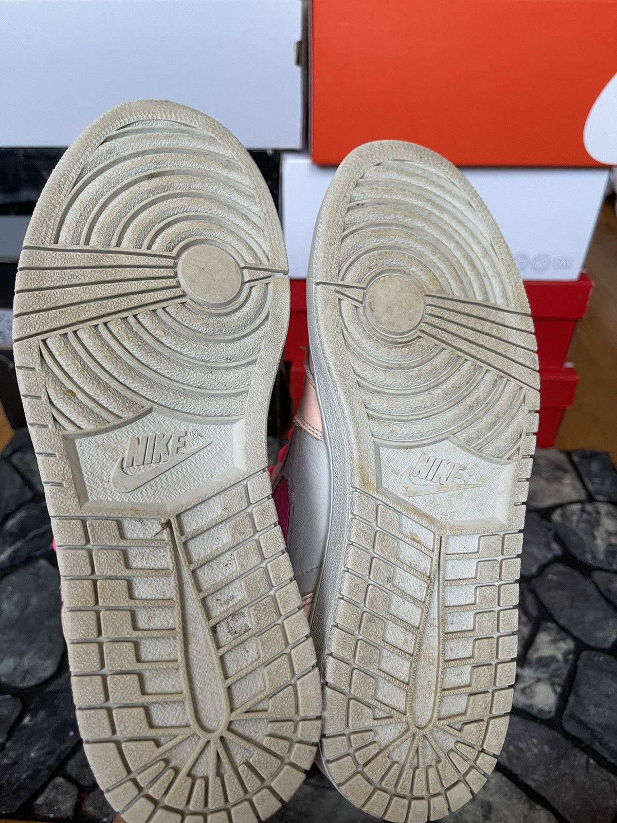 Jordan Brand Air Jordan 1 Retro High SB Light Bone 2019 Size US 9 / EU 42 - 5 Thumbnail